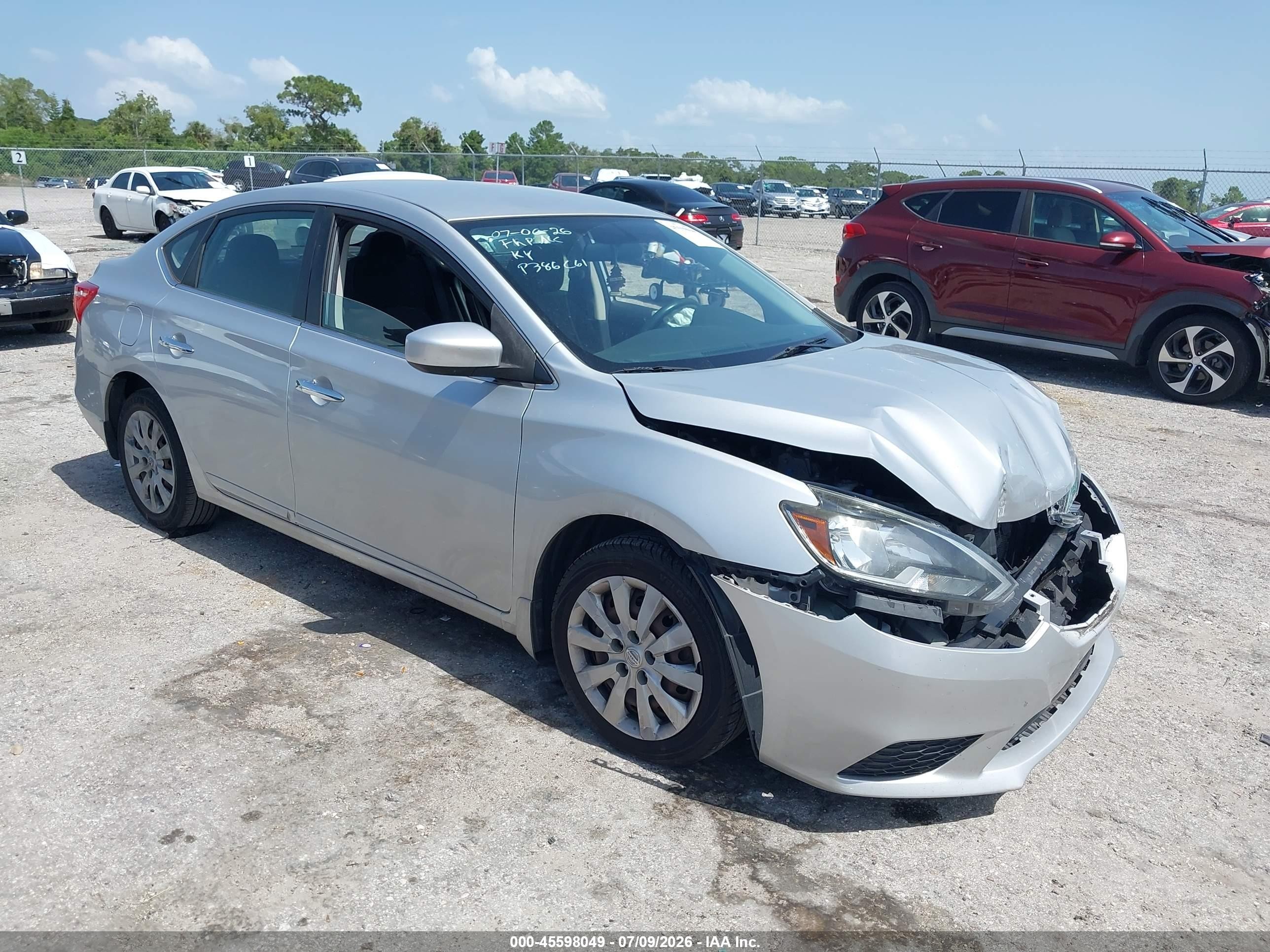 2018 Nissan Sentra S, VIN 3N1AB7AP2JY232743 — Перед