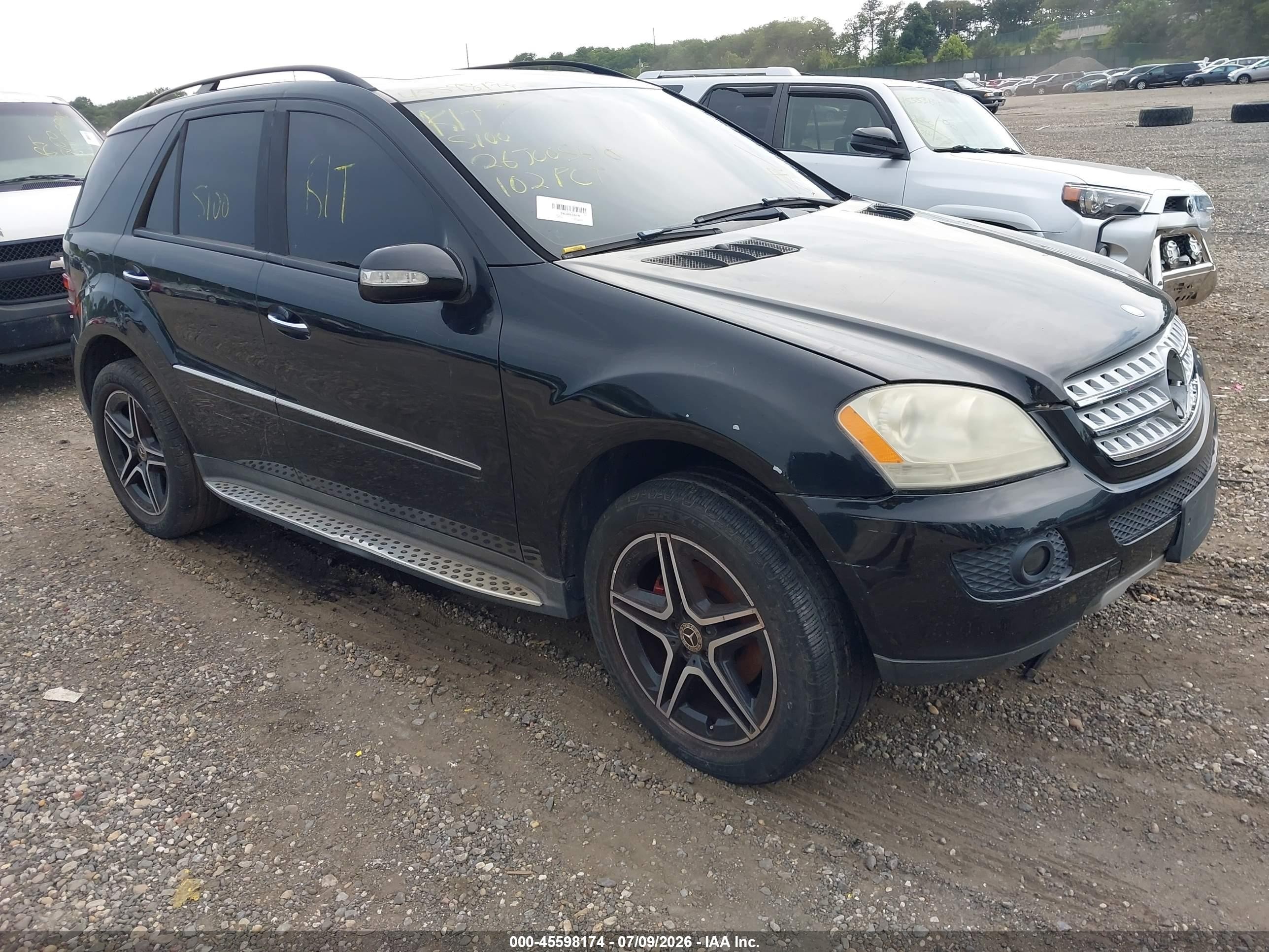 2008 Mercedes-Benz M 350, VIN 4JGBB86E68A398806 — Front end