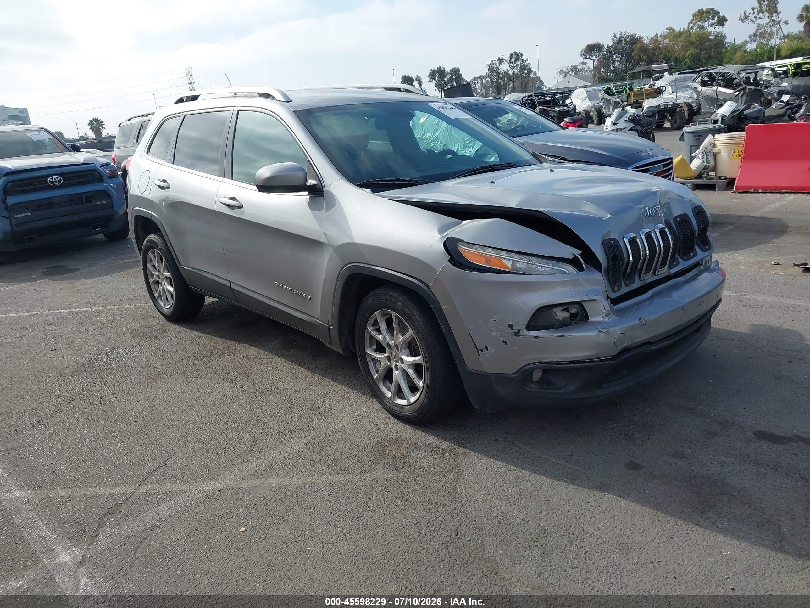 2014 Jeep Cherokee Latitude, VIN 1C4PJLCB2EW221288 — Normal wear