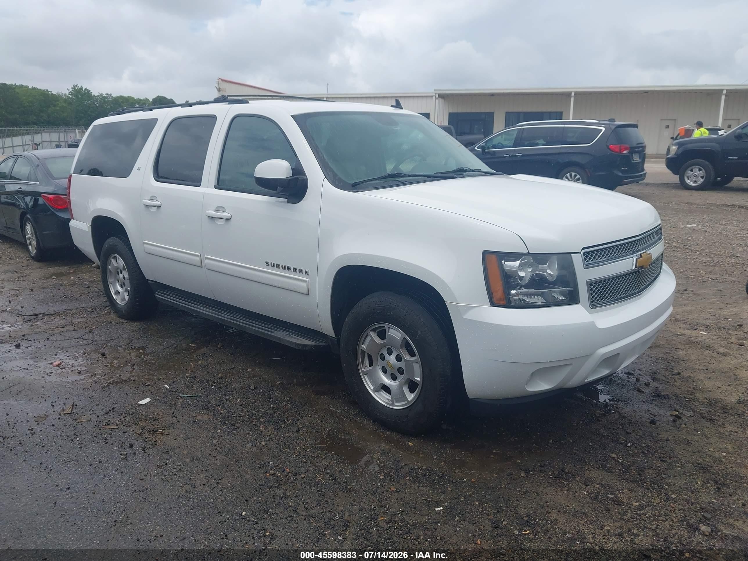 2014 Chevrolet Suburban LT, VIN 1GNSCJE05ER155782 — Normal wear