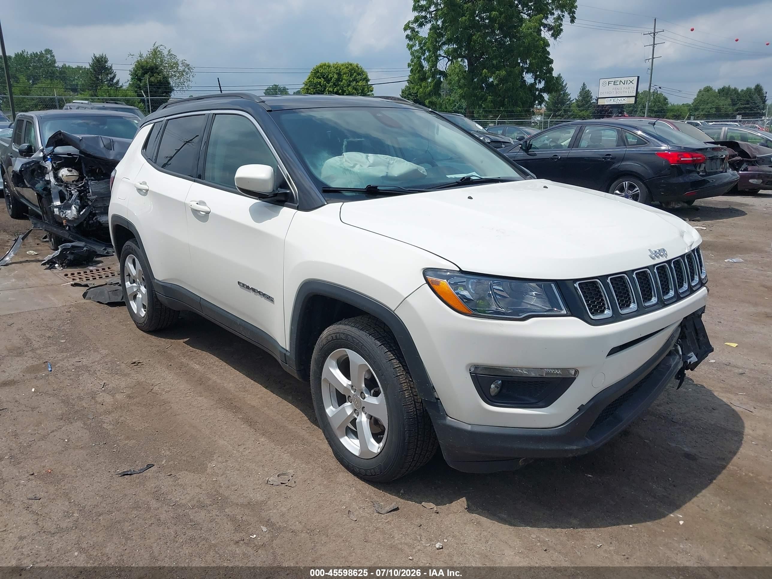 2018 Jeep Compass Altitude, VIN 3C4NJDBB8JT326318 — Front end