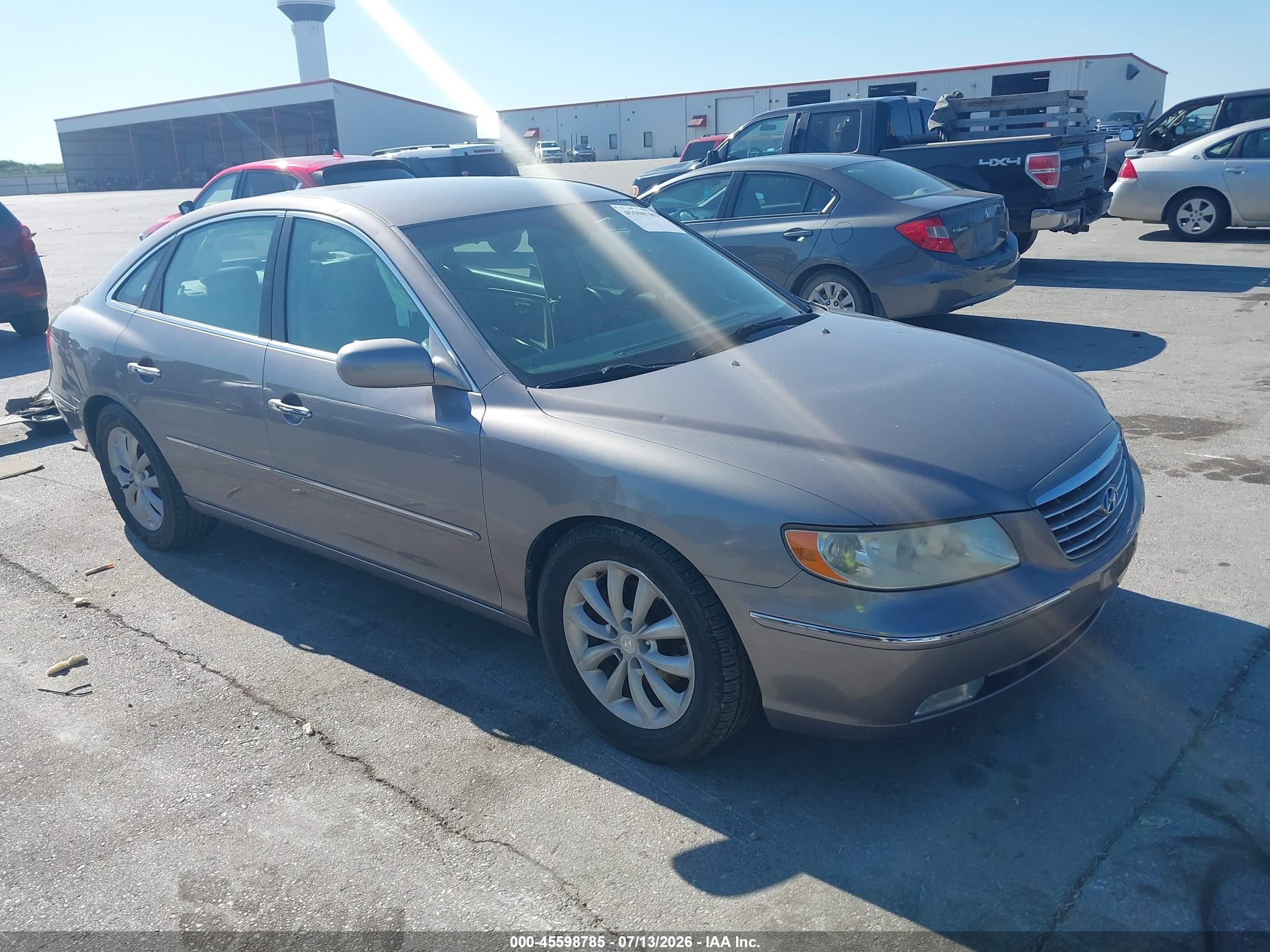 2006 Hyundai Azera SE, VIN KMHFC46F96A060393 — Бок