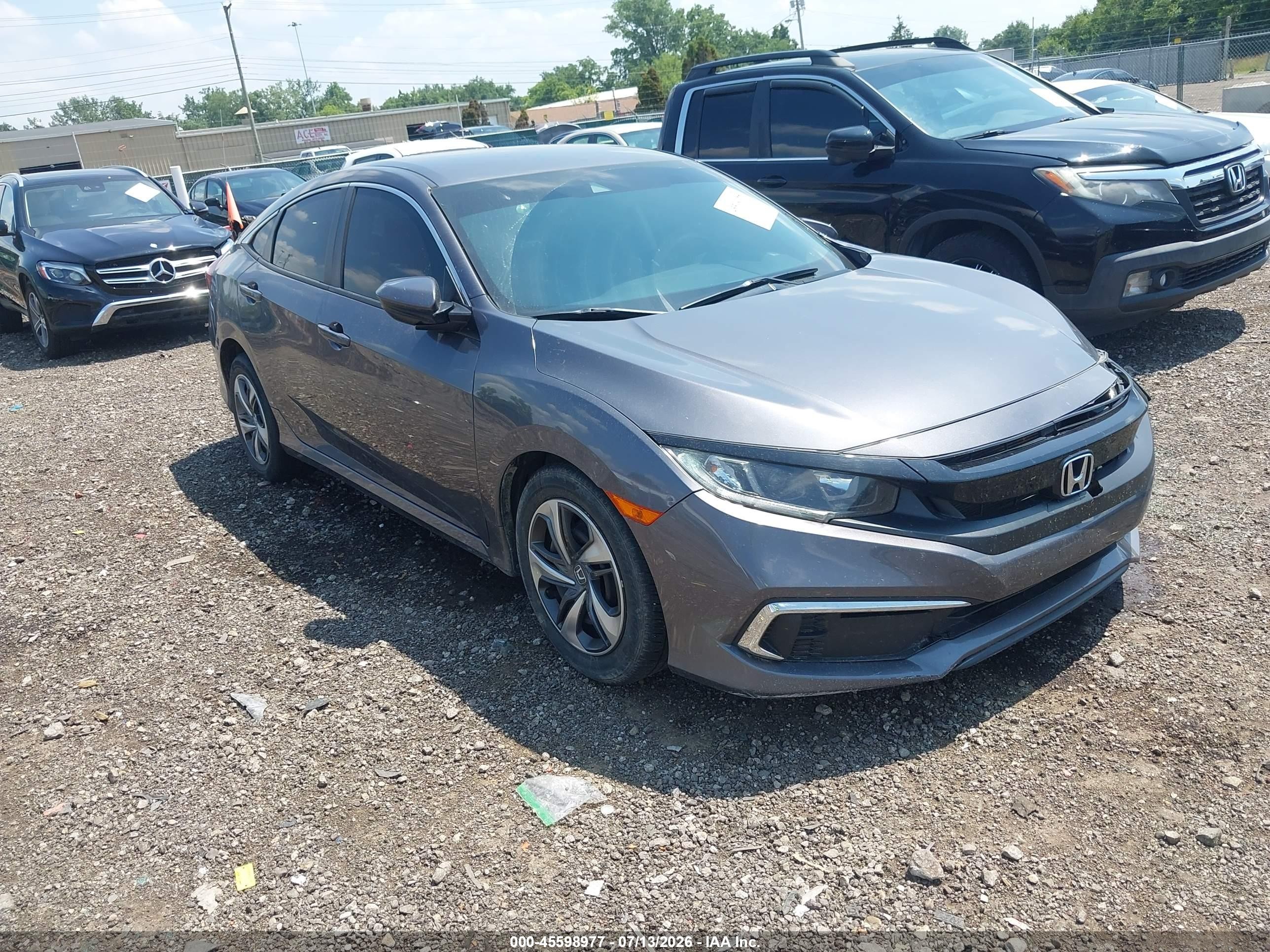 2019 Honda Civic LX, VIN 2HGFC2F6XKH575702 — Бок