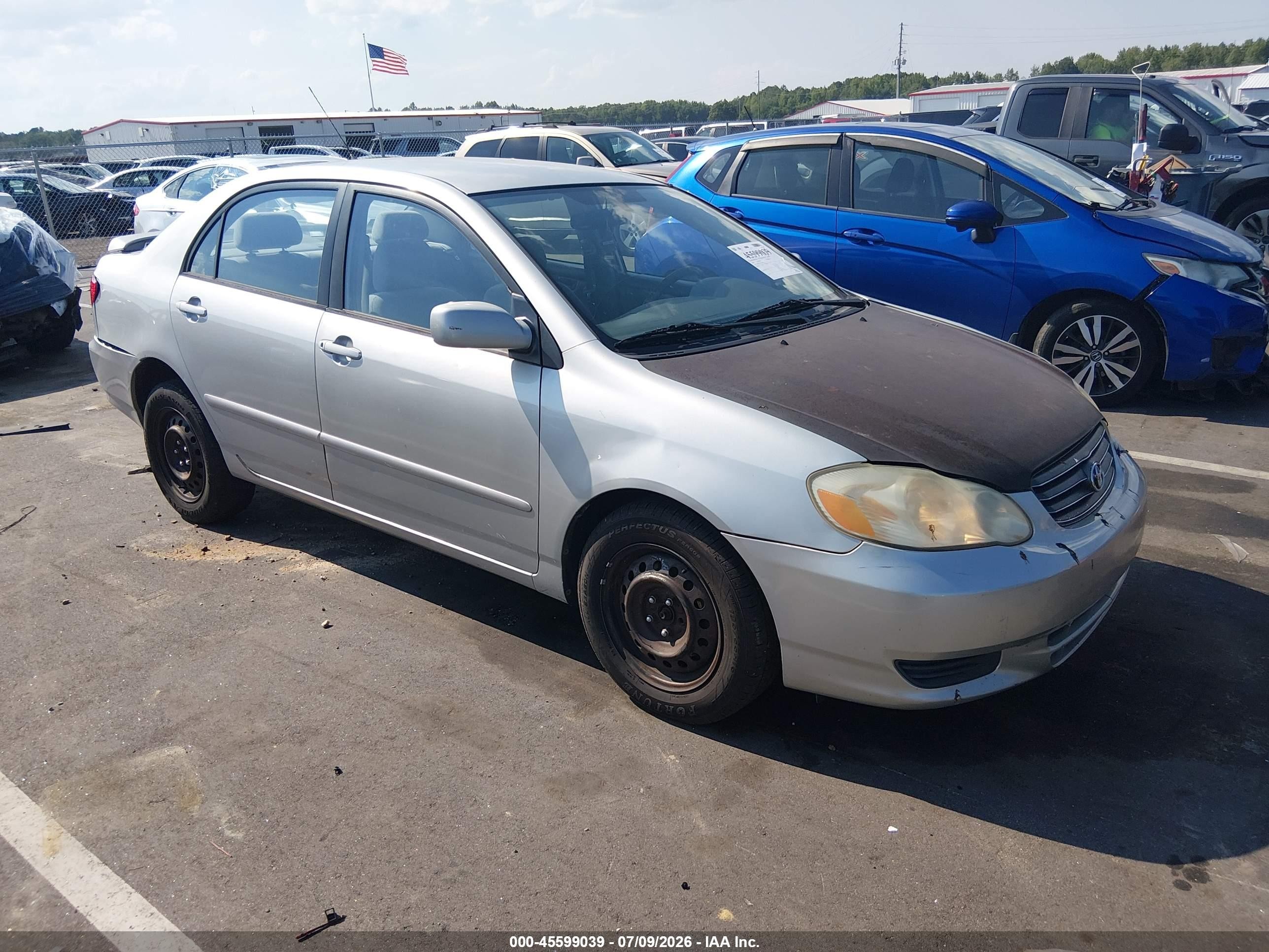 2004 Toyota Corolla LE, VIN 1NXBR32E34Z268947 — Front end