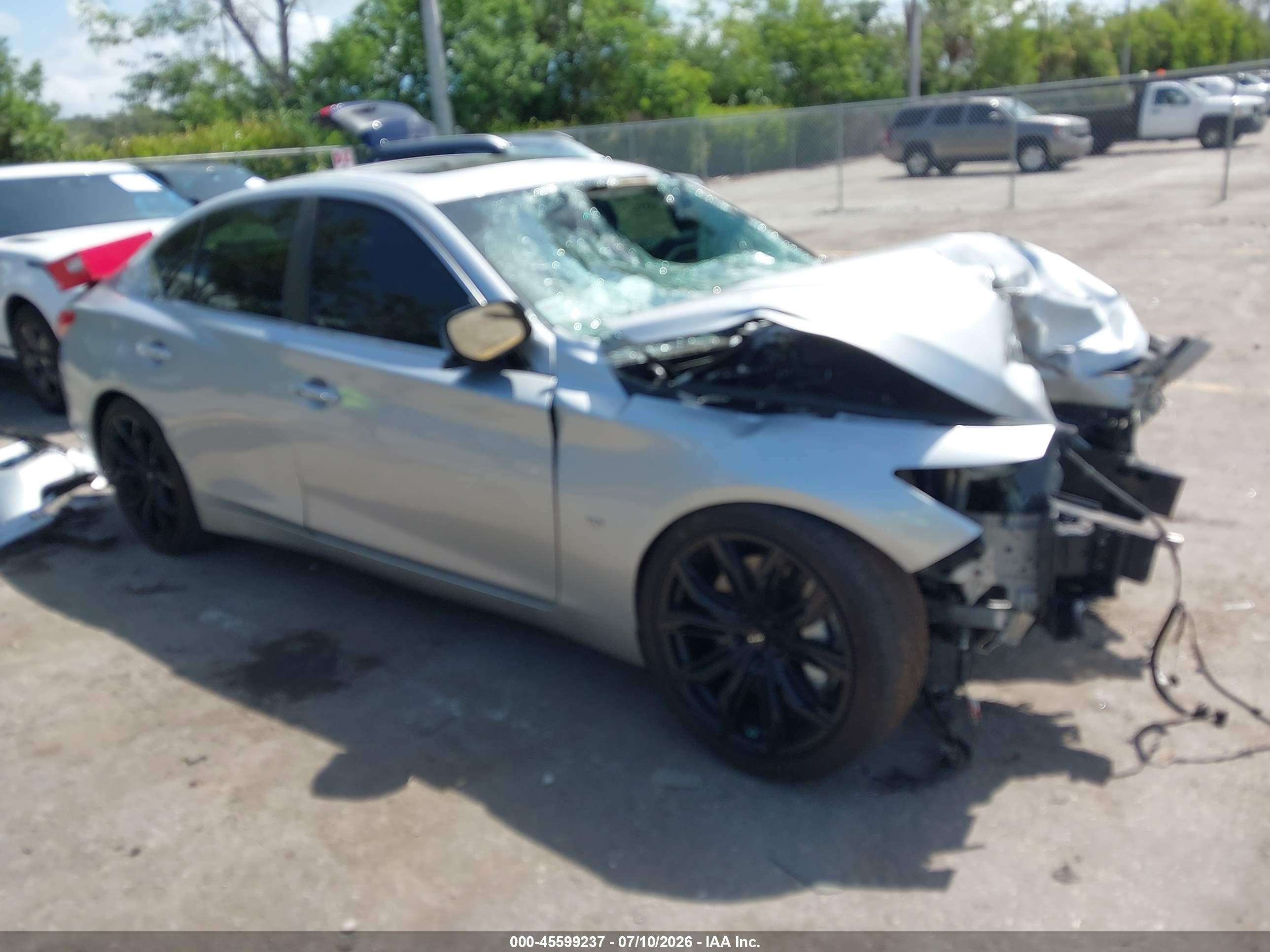 2014 Infiniti Q50 Premium, VIN JN1BV7AP9EM685777 — Front end