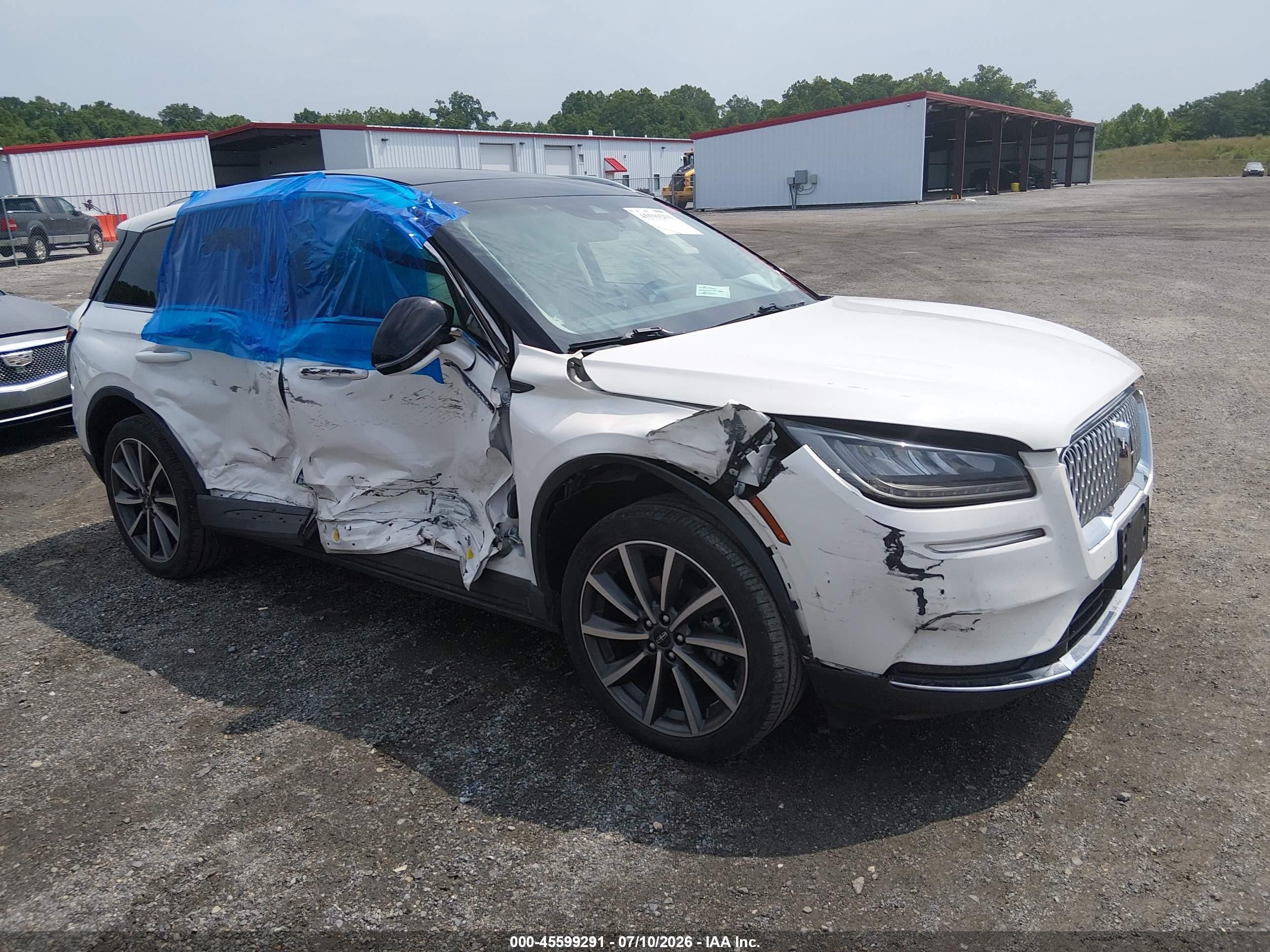 2020 Lincoln Corsair Reserve, VIN 5LMCJ2D95LUL09418 — Side
