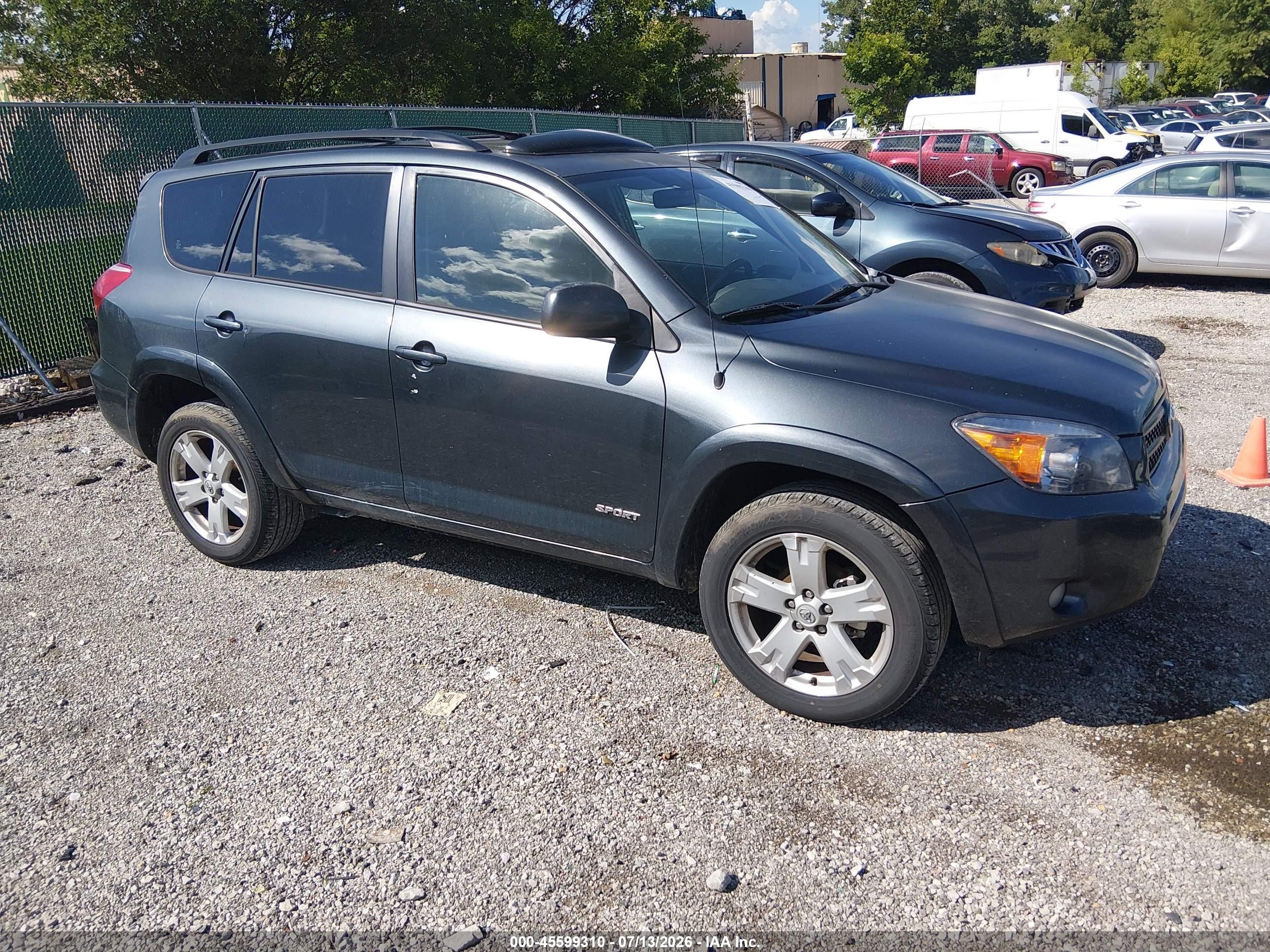 2008 Toyota RAV4 Sport, VIN JTMZD32V586071368 — Front end