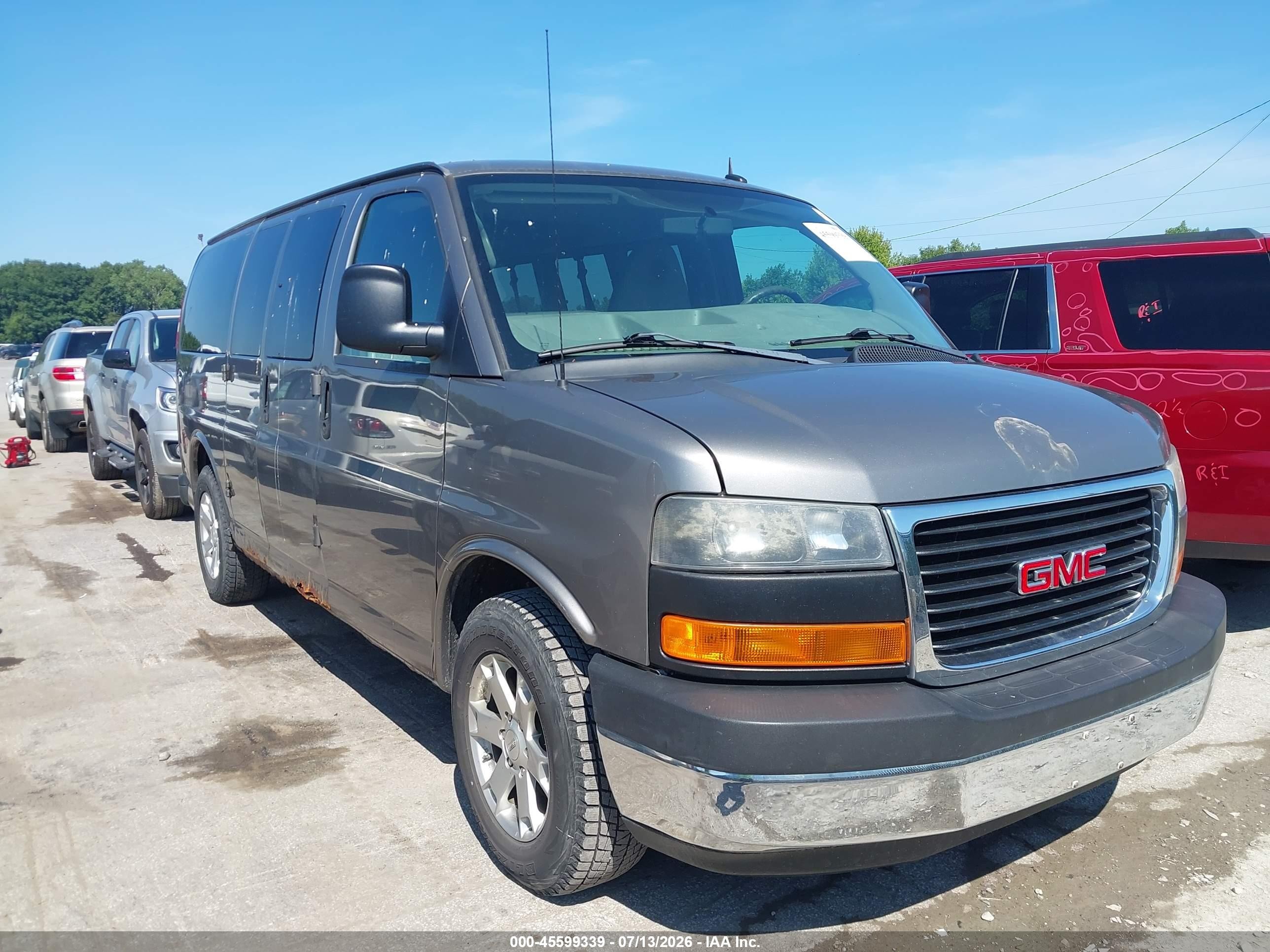 2011 GMC Savana, VIN 1GKS7CF4XB1111981 — Normal wear