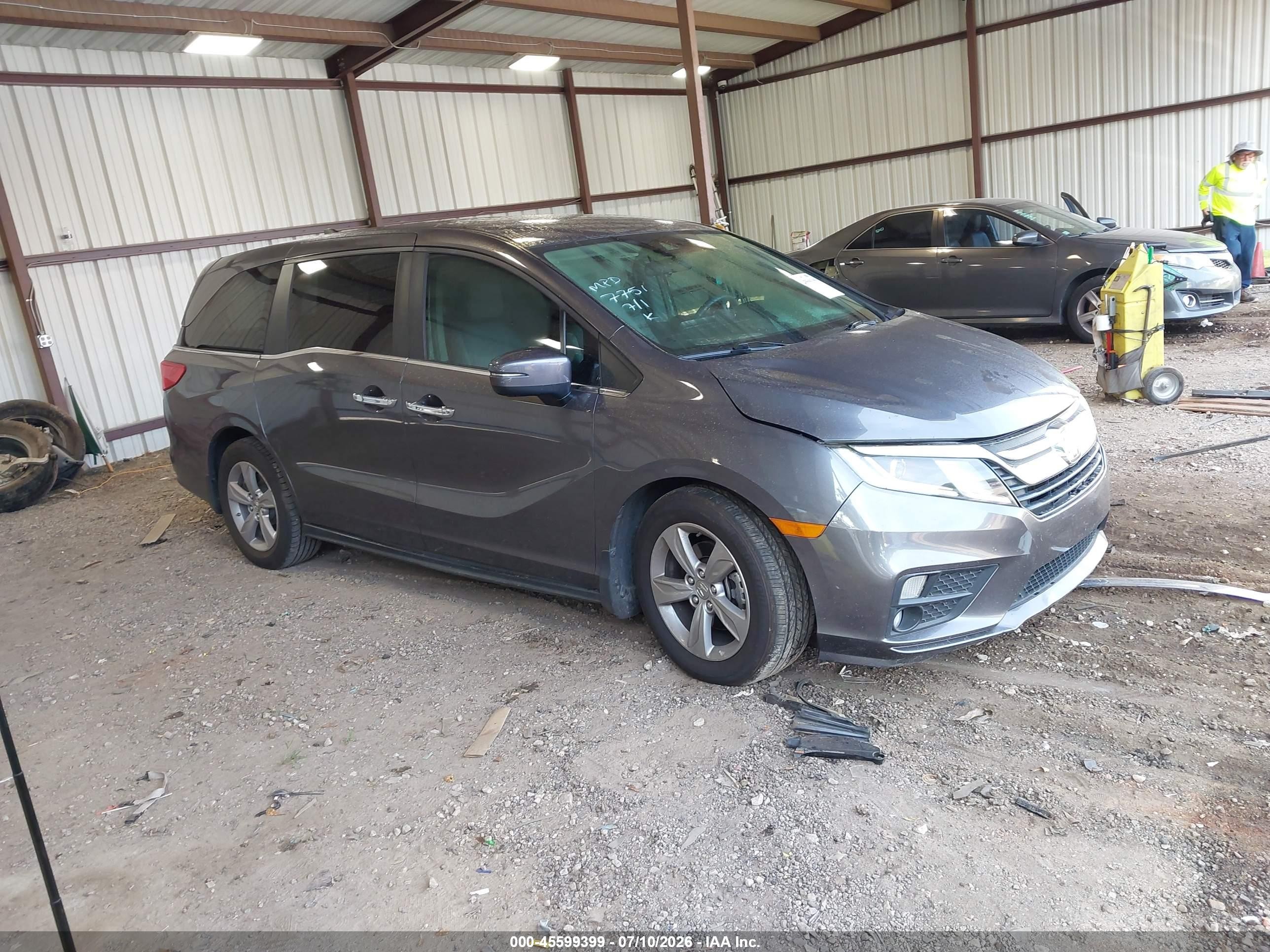 2019 Honda Odyssey EX, VIN 5FNRL6H57KB037715 — Front end