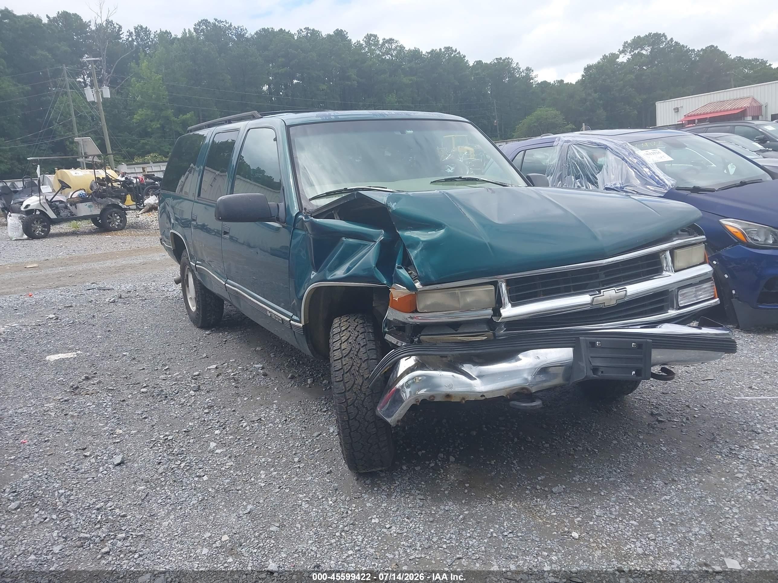 1997 Chevrolet Suburban, VIN 3GNFK16R1VG177862 — Front end