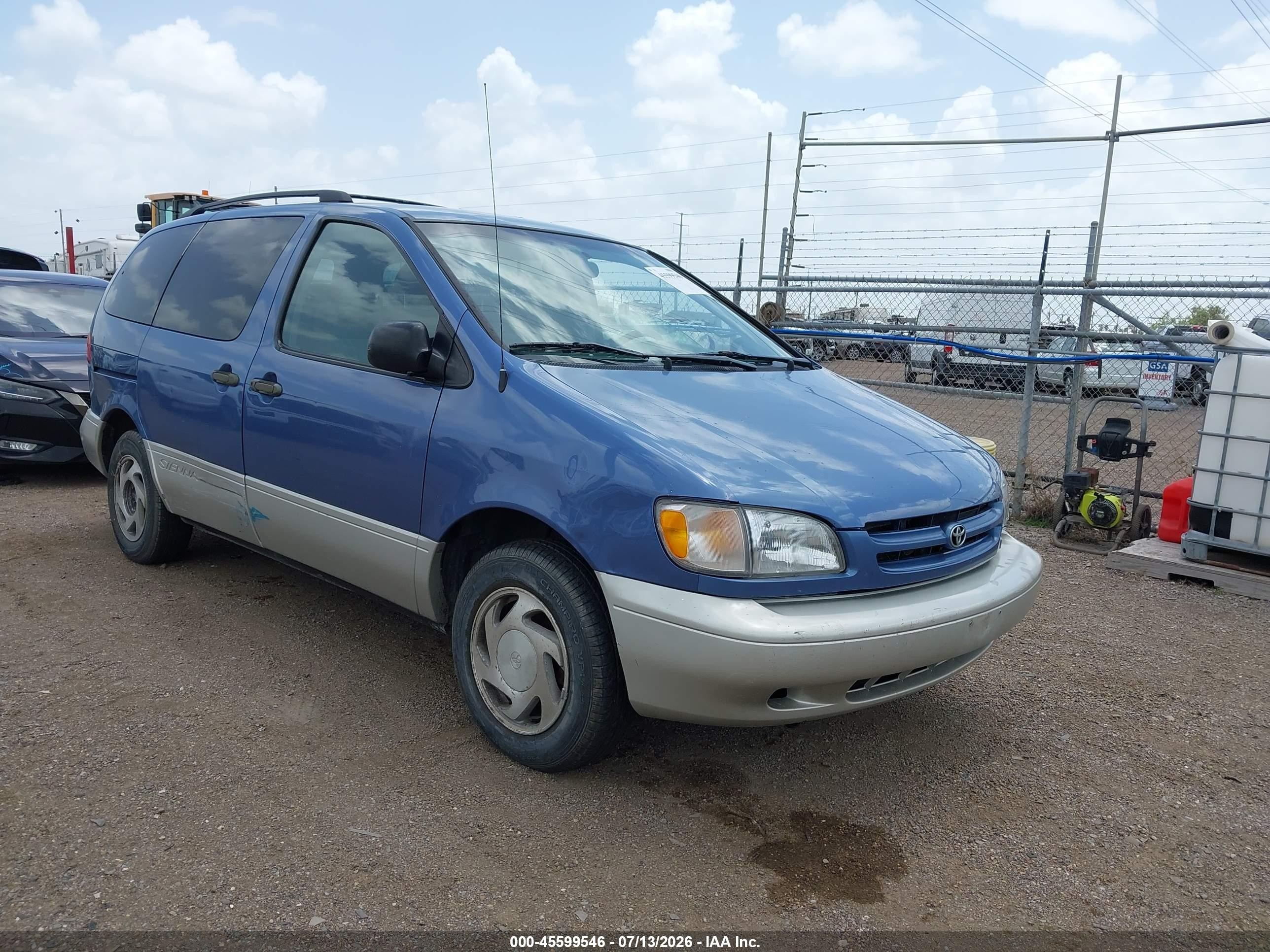 2000 Toyota Sienna LE, VIN 4T3ZF13C5YU178544 — Normal wear
