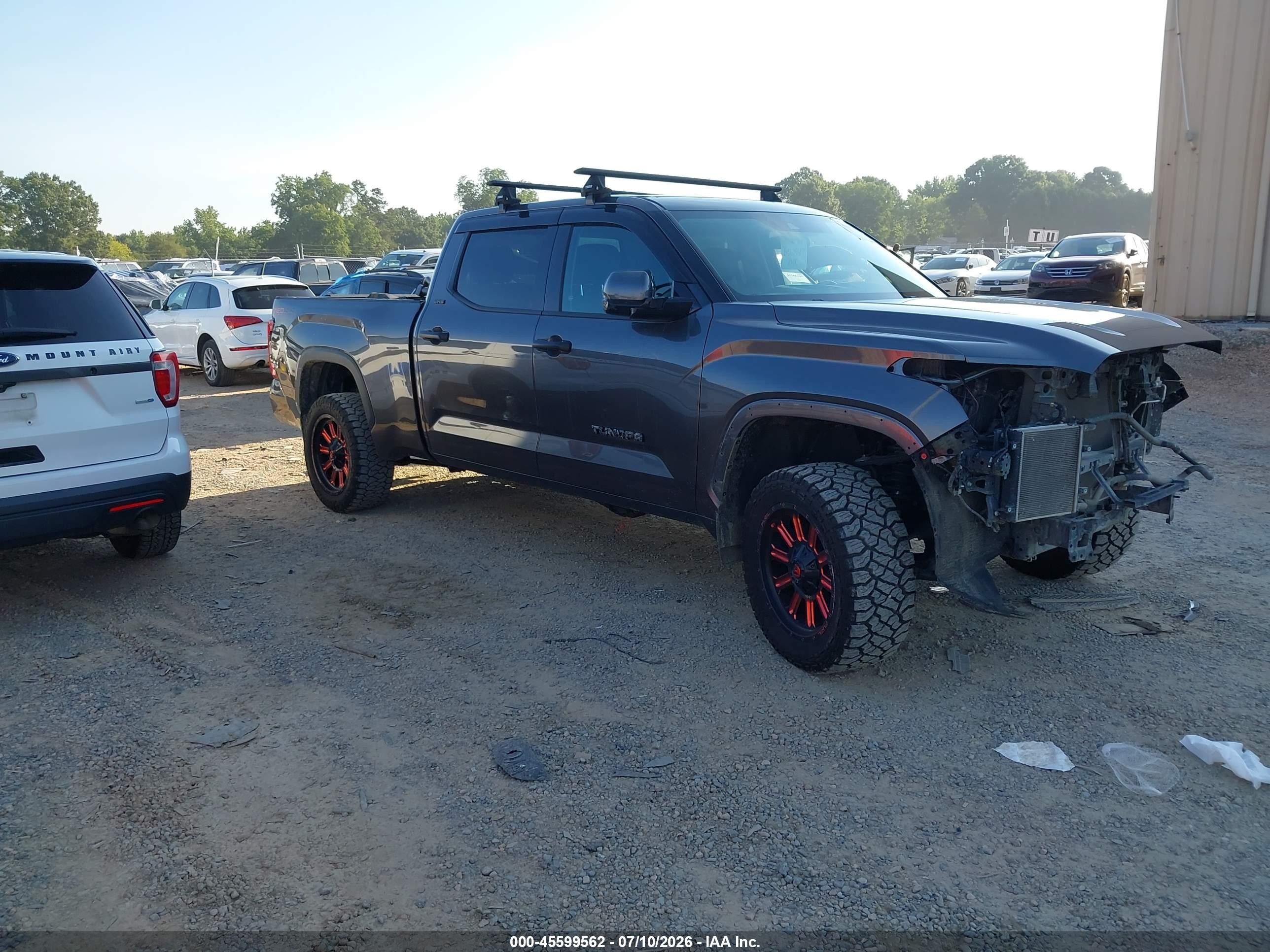 2022 Toyota Tundra SR5, VIN 5TFLA5EC6NX008807 — Front end