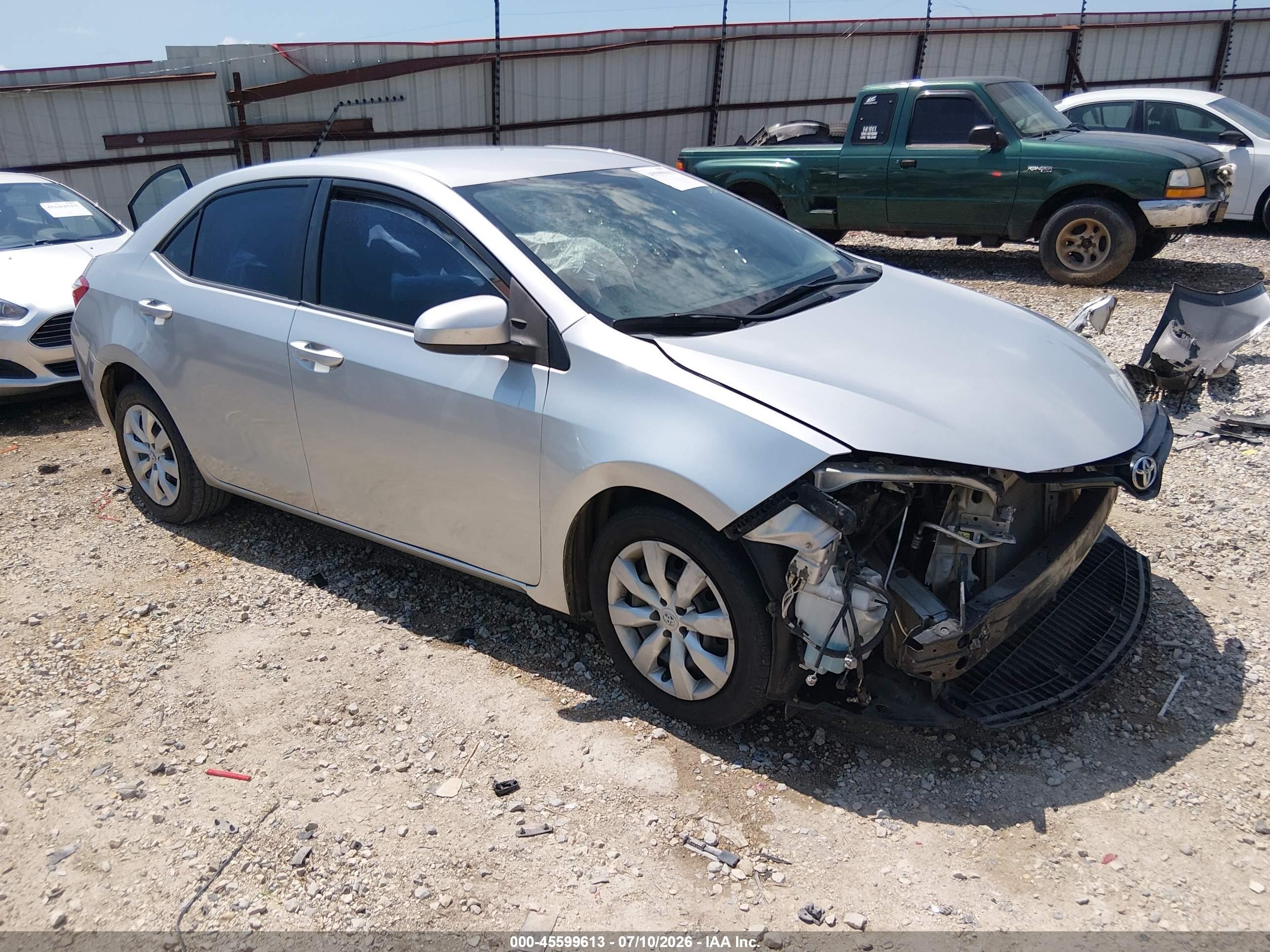 2014 Toyota Corolla LE, VIN 5YFBURHE7EP053437 — Front end