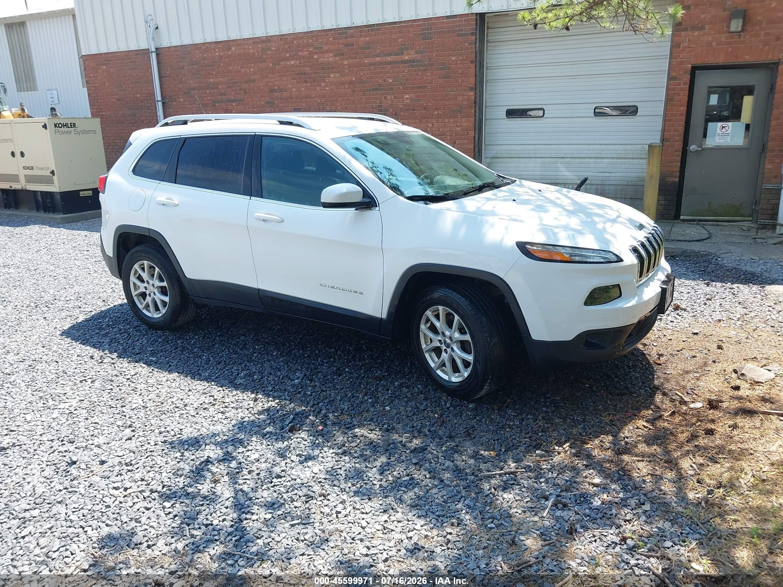 2018 Jeep Cherokee Latitude, VIN 1C4PJMCB9JD528517 — Normal wear