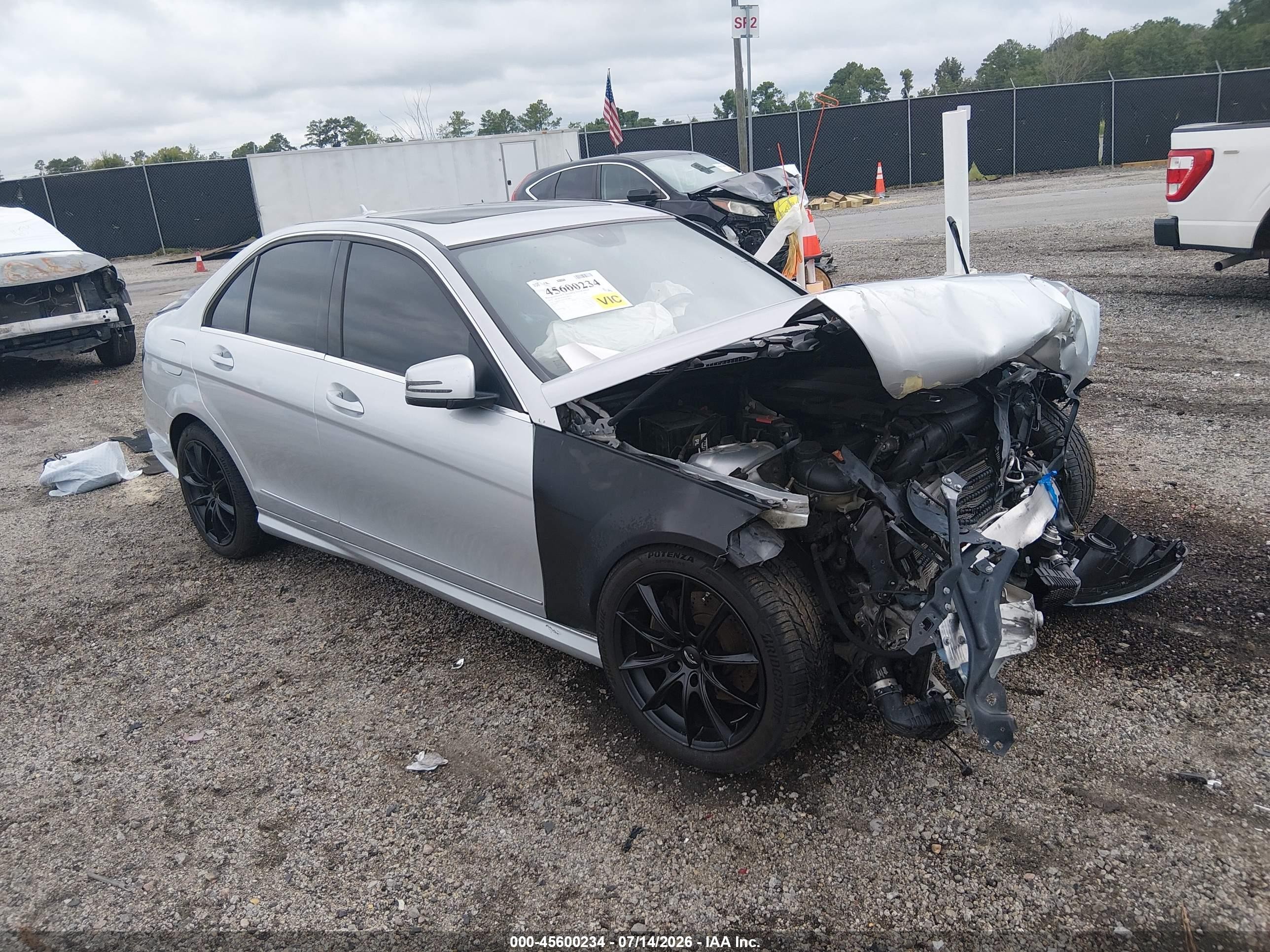 2012 Mercedes-Benz C 250 Sport, VIN WDDGF4HBXCR210864 — Front end