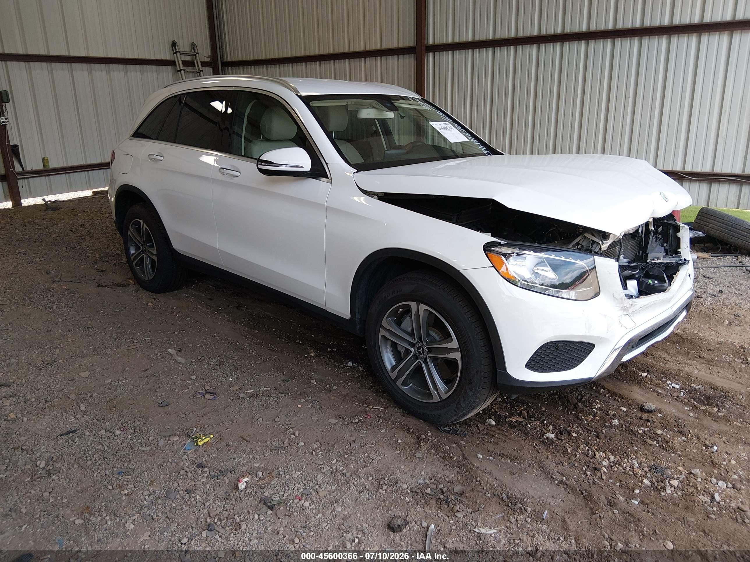 2019 Mercedes-Benz GLC 300, VIN WDC0G4JB4KV126817 — Front end