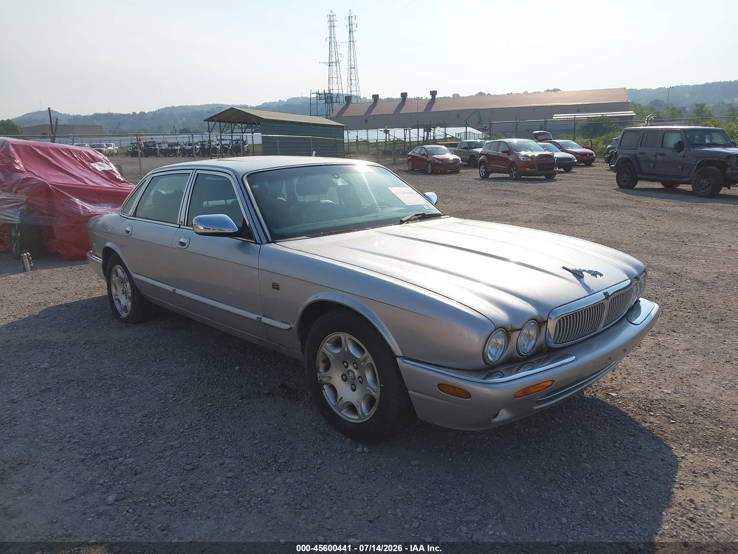 2003 Jaguar XJ 8, VIN SAJDA14C33LF58442 — Normal wear