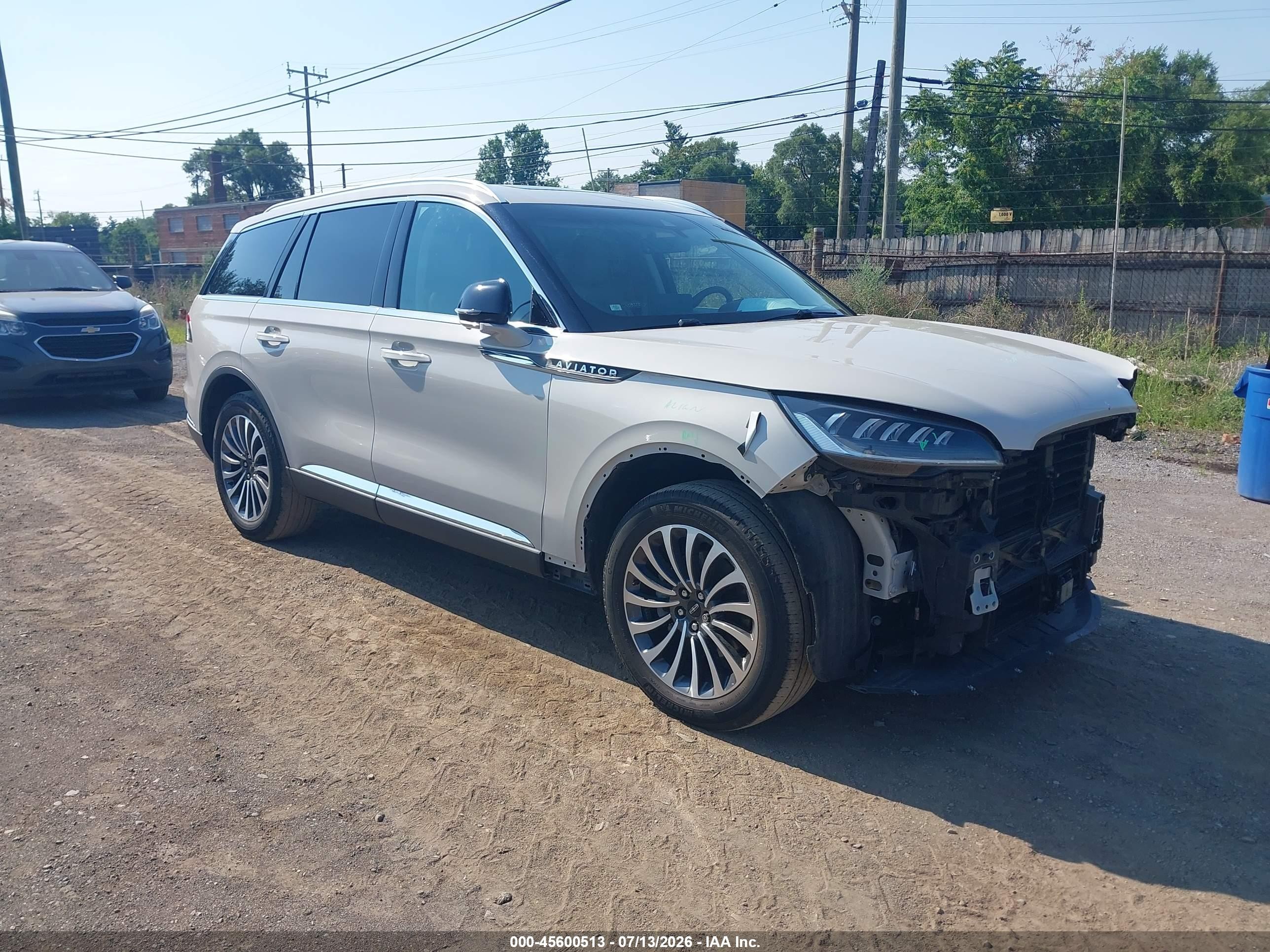 2023 Lincoln Aviator Reserve, VIN 5LM5J7XC0PGL02085 — Front end