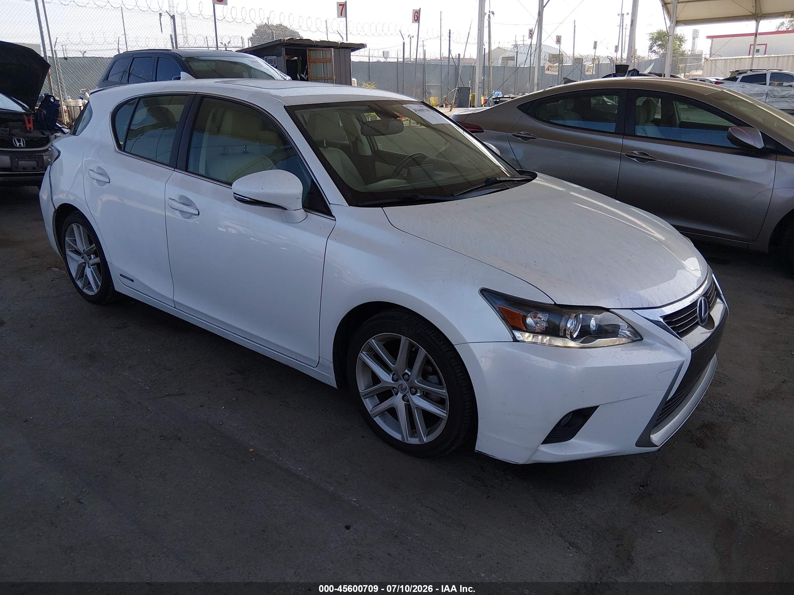 2014 Lexus CT 200h, VIN JTHKD5BHXE2208815 — Rear end