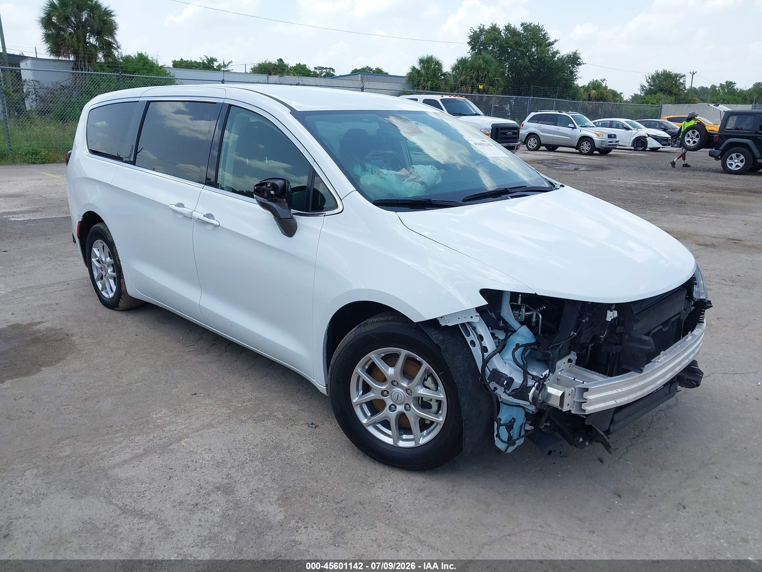 2023 Chrysler Voyager LX, VIN 2C4RC1CG2PR596144 — По всему кузову