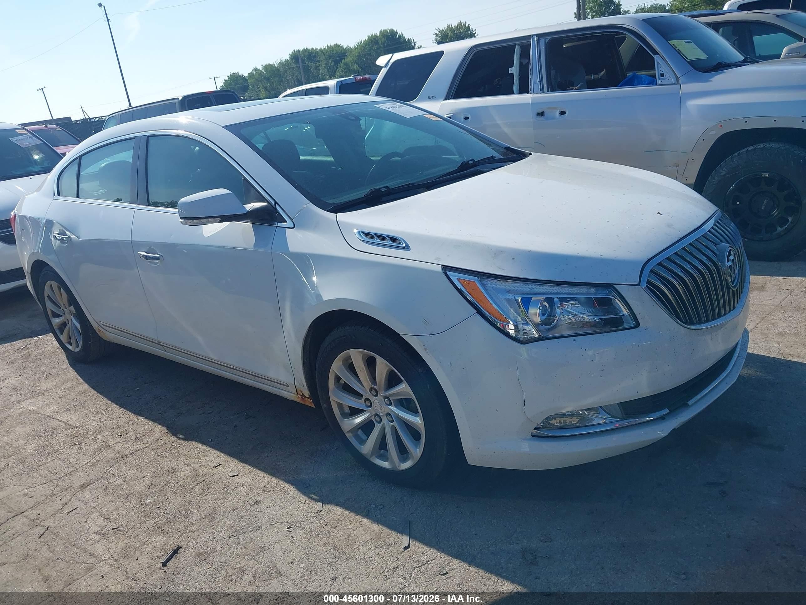 2016 Buick LaCrosse Leather, VIN 1G4GB5G32GF258674 — Front end