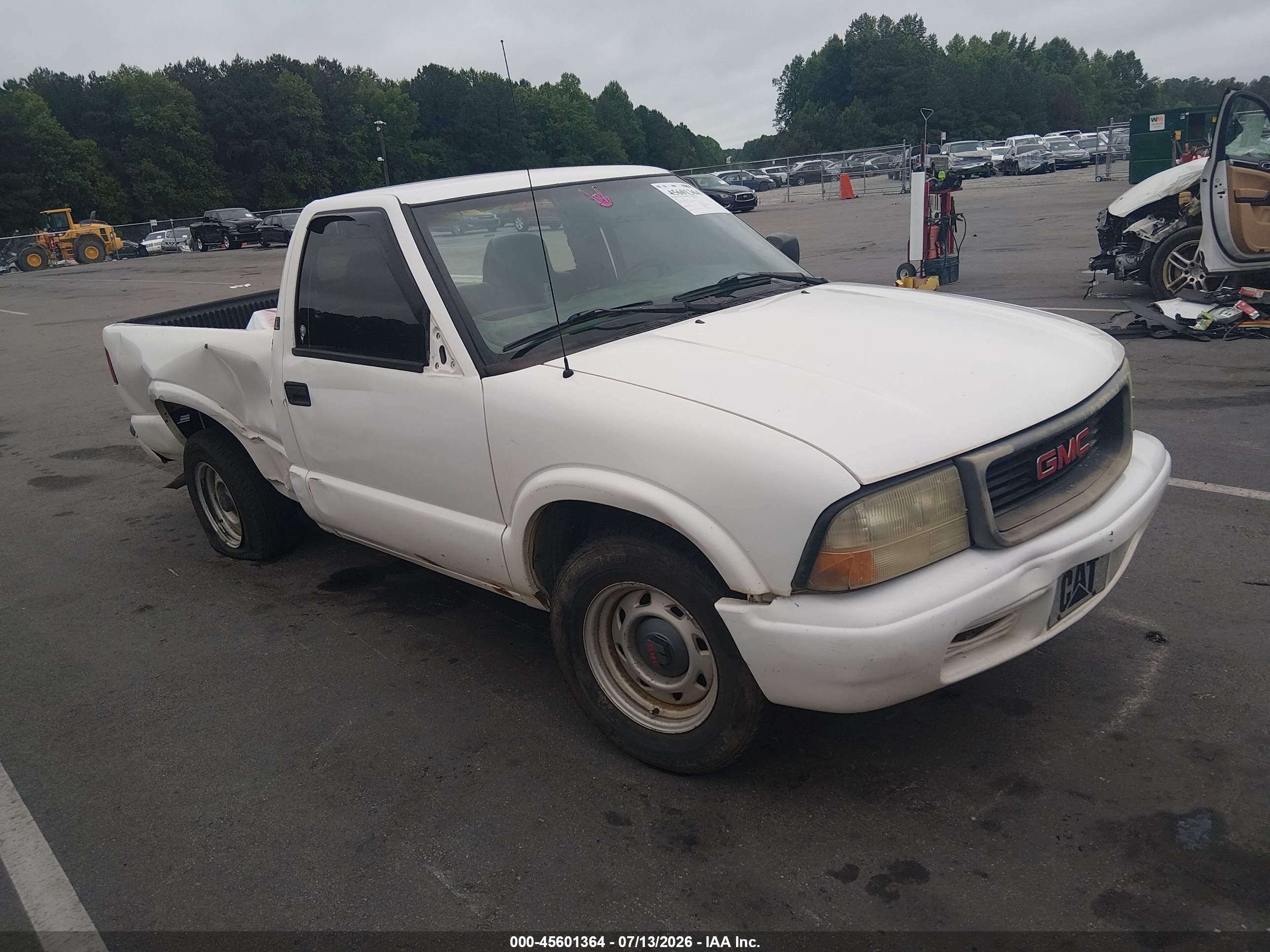 2002 GMC Sonoma SL, VIN 1GTCS145828168301 — Зад