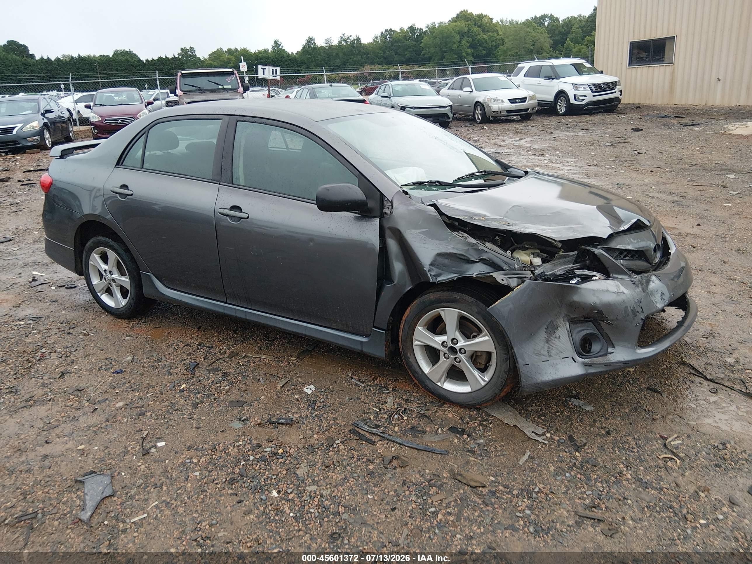 2013 Toyota Corolla LE, VIN 5YFBU4EE7DP084192 — Front end