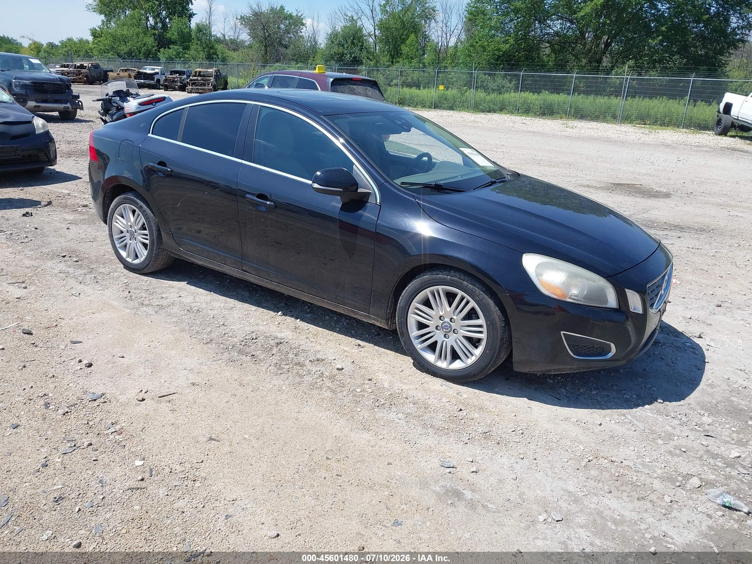 2011 Volvo S60, VIN YV1902FH8B2005111 — Front end