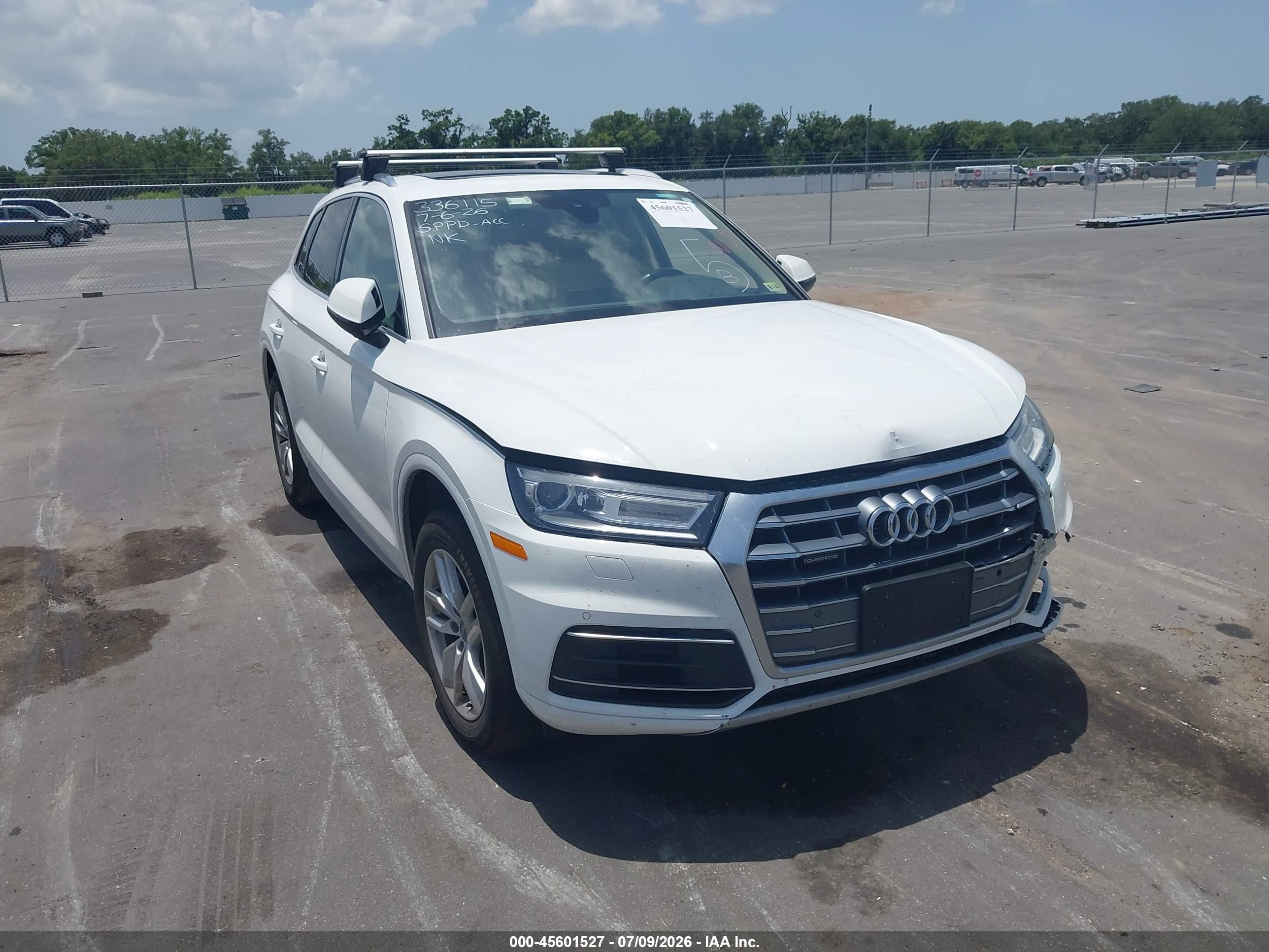 2020 Audi Q5 Premium, VIN WA1ANAFY8L2040693 — Перед