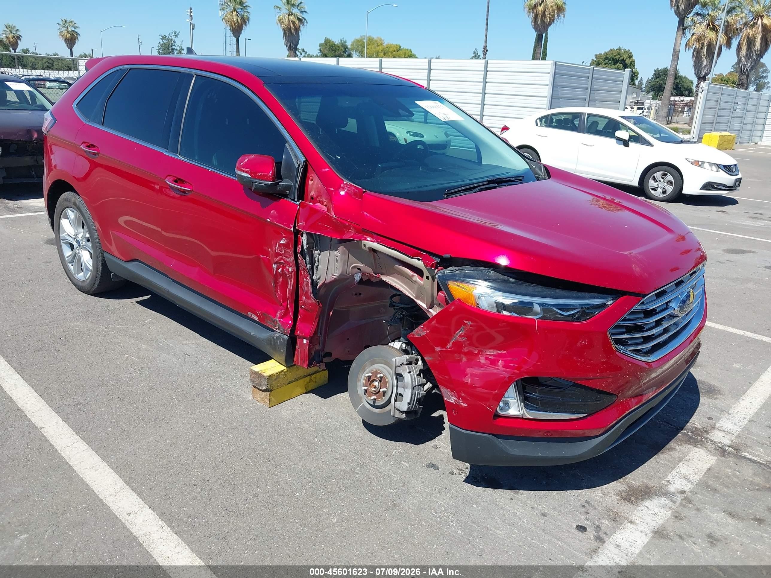 2021 Ford Edge Titanium, VIN 2FMPK3K97MBA45457 — Front end
