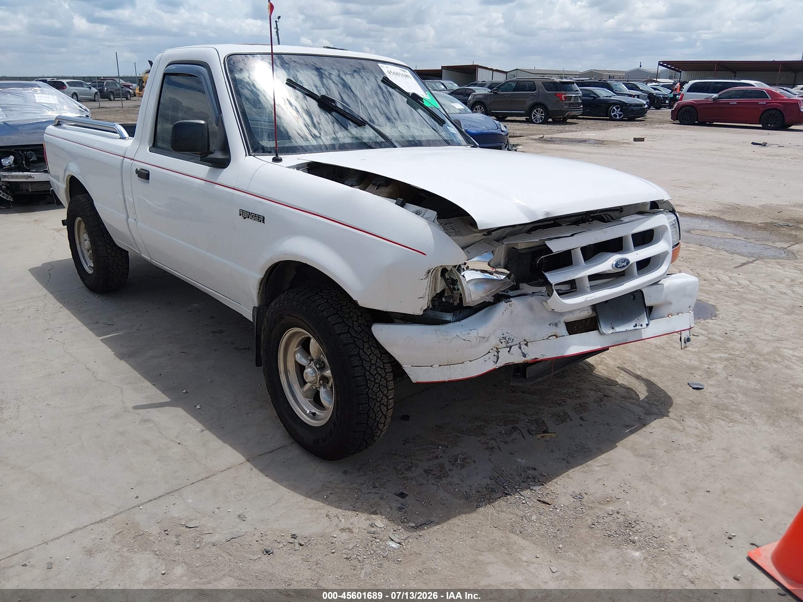 1999 Ford Ranger XL, VIN 1FTYR10C8XTA11989 — Front end