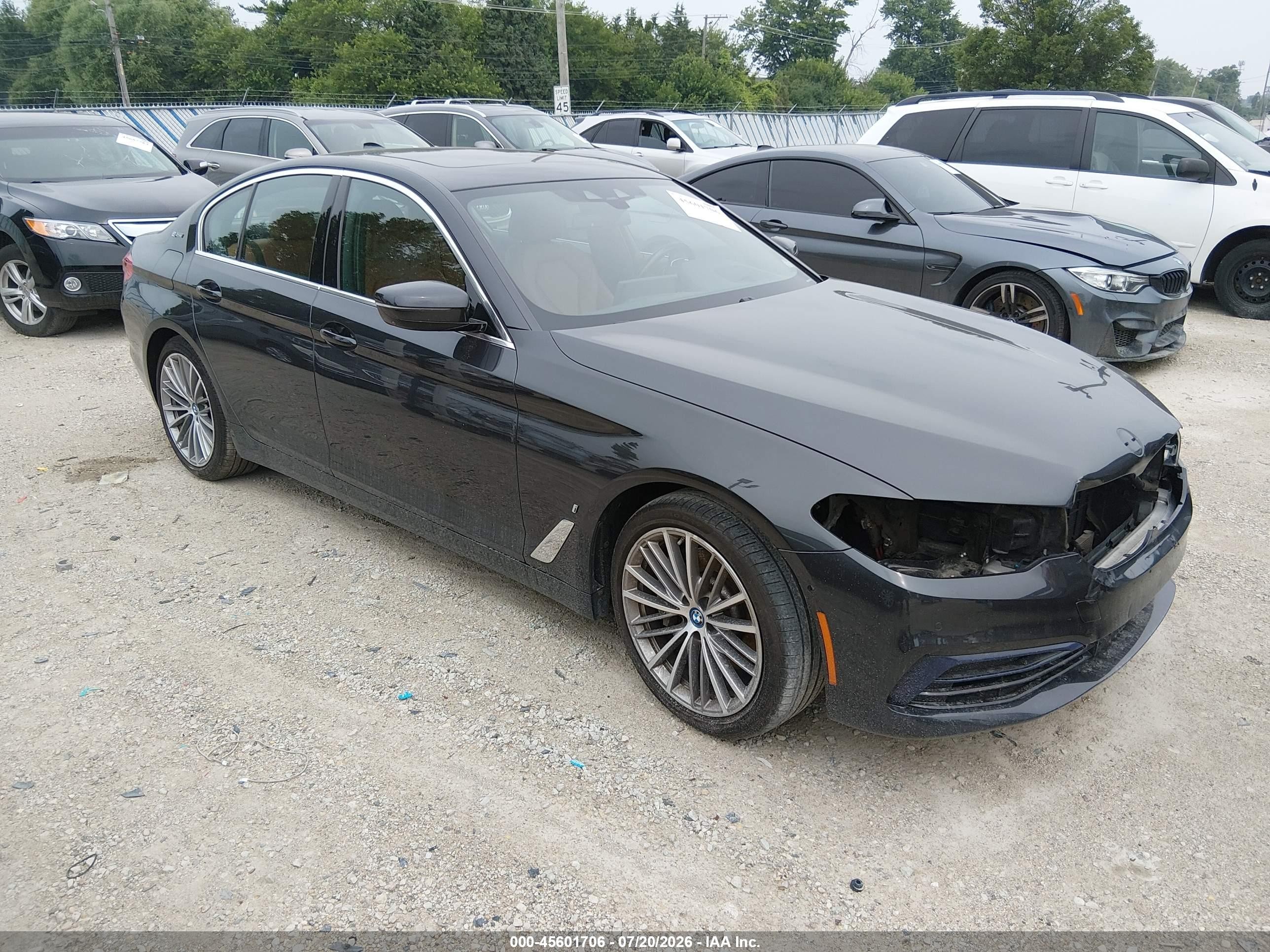 2019 BMW 5 Series 530e xDrive, VIN WBAJB1C53KB376630 — Front end