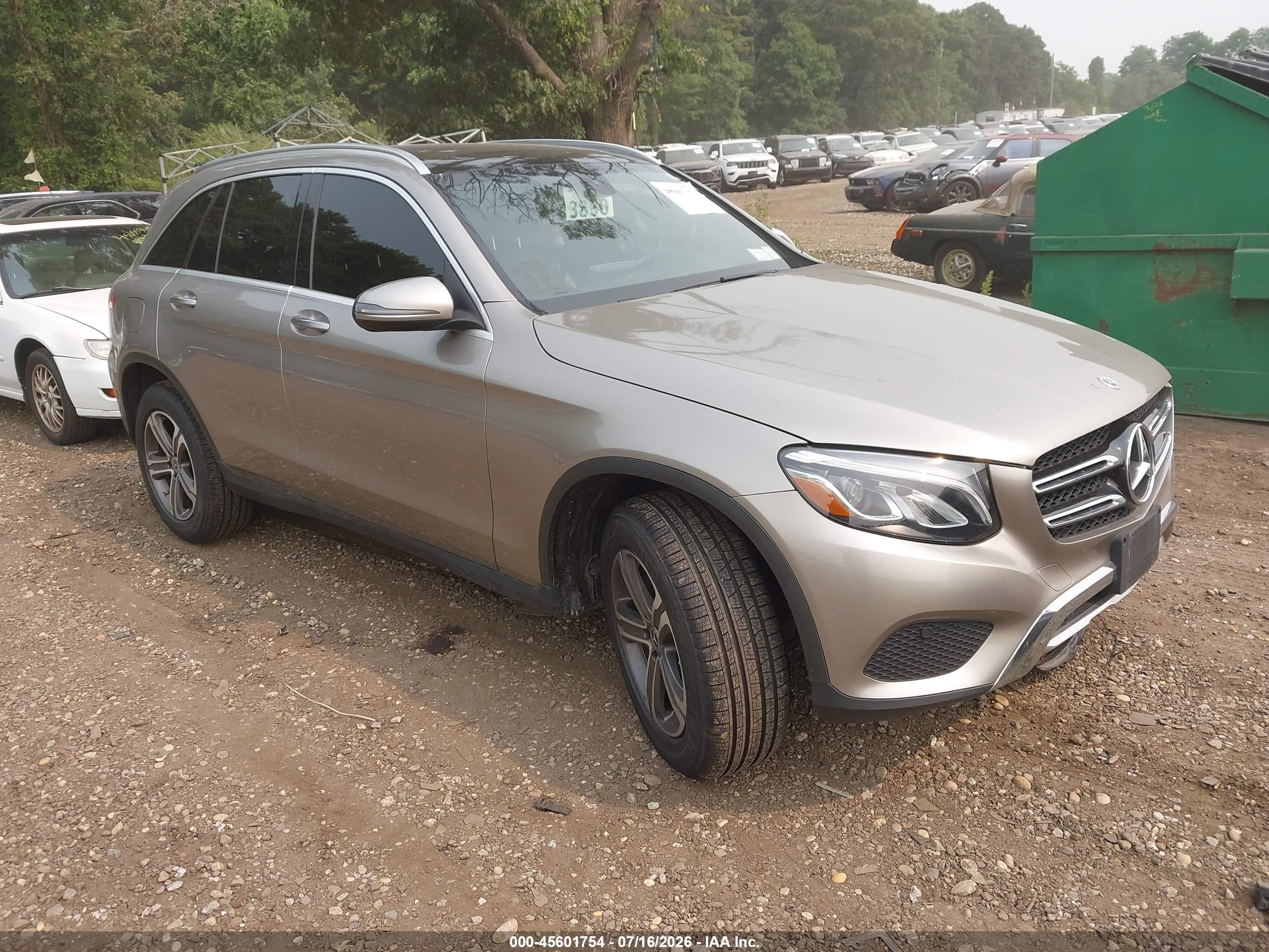 2019 Mercedes-Benz GLC 300, VIN WDC0G4KB3KF659993 — Front end