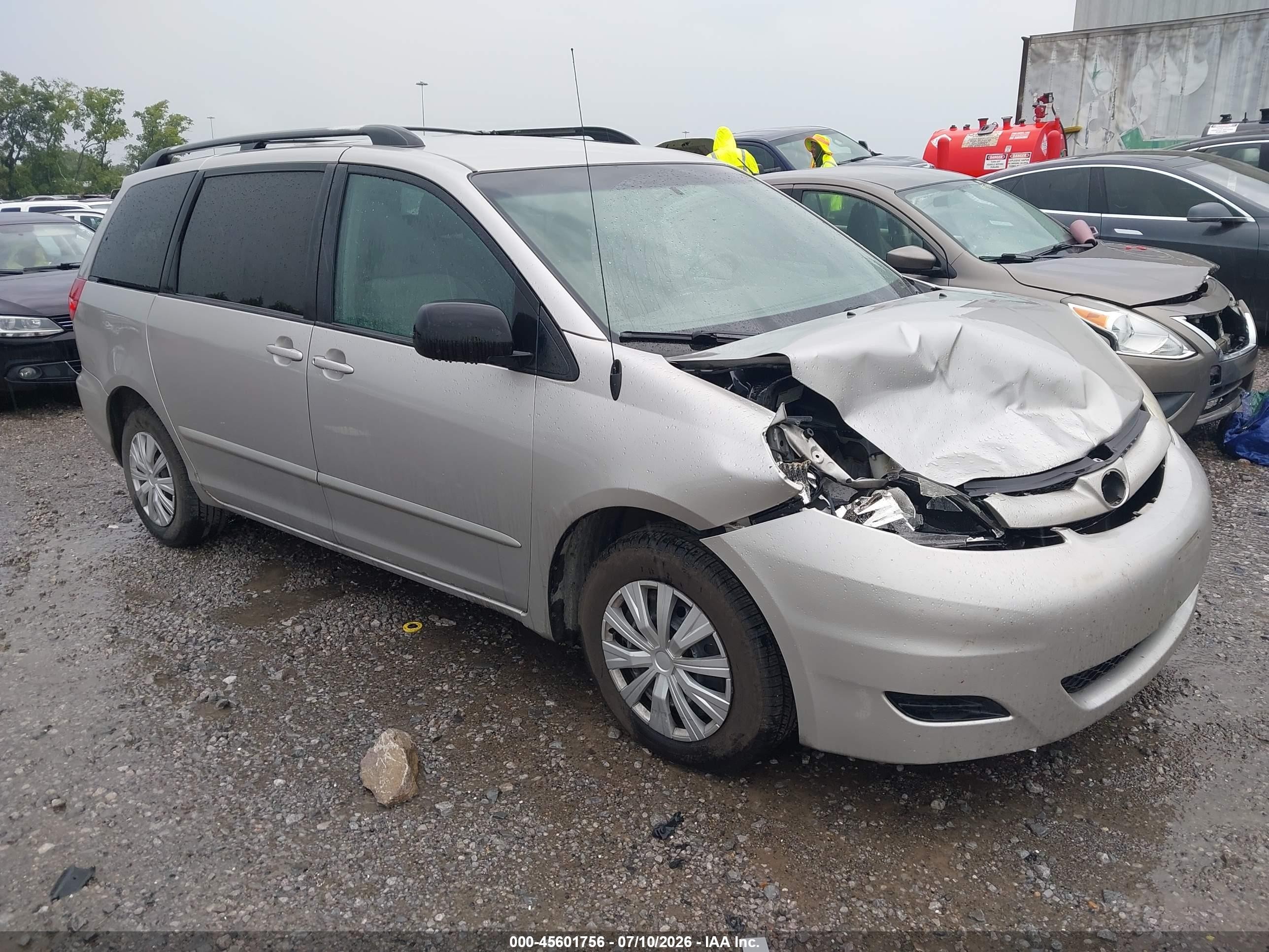 2010 Toyota Sienna LE, VIN 5TDKK4CC0AS341042 — Front end