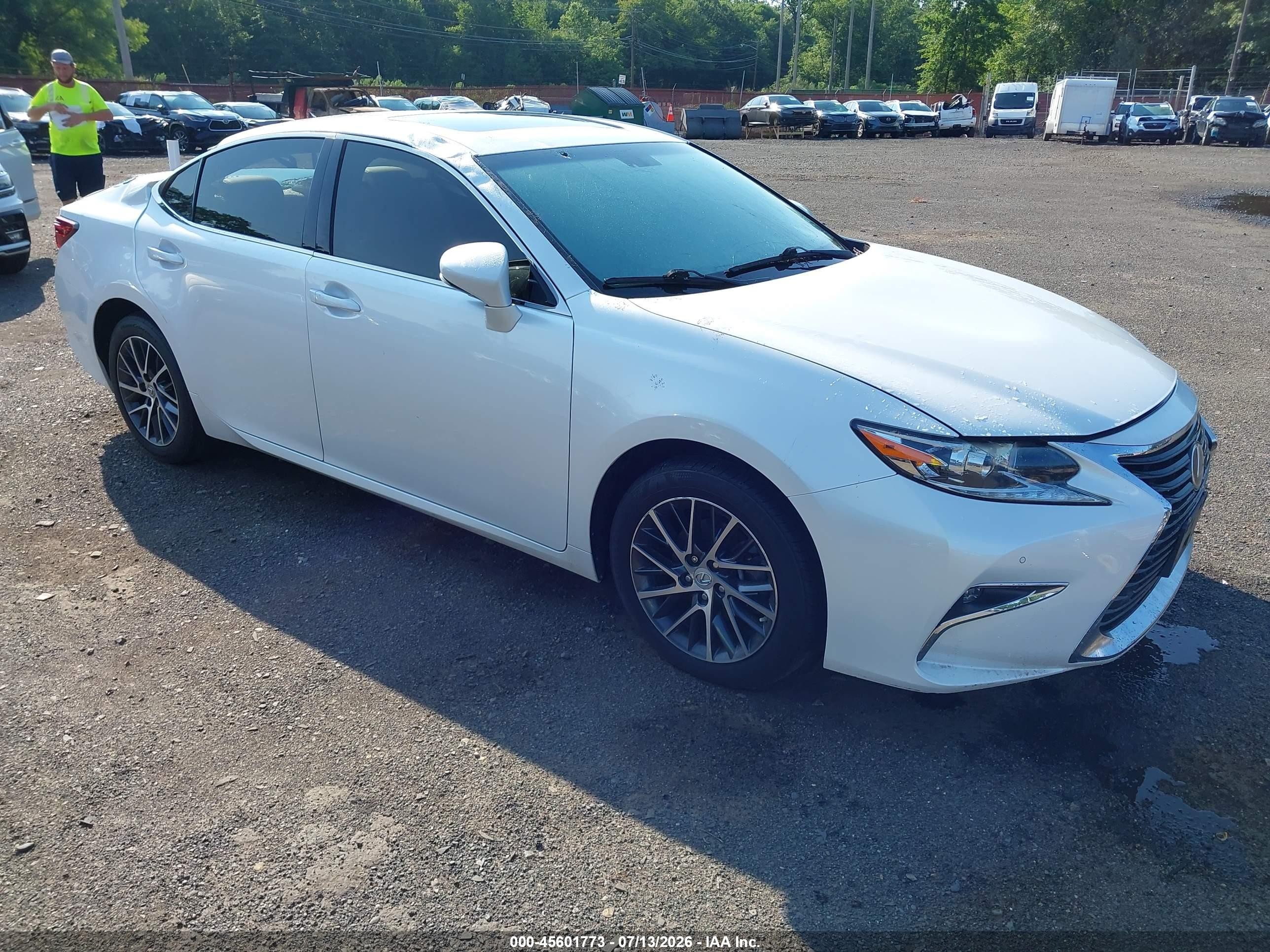 2016 Lexus ES 330, VIN JTHBK1GG8G2229373 — Roof