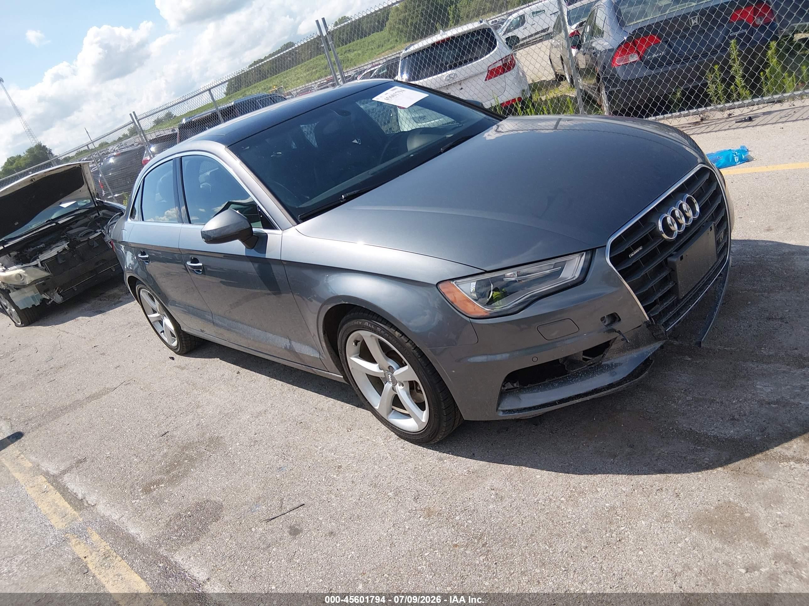2015 Audi A3 Premium, VIN WAUBFGFF6F1105623 — Перед