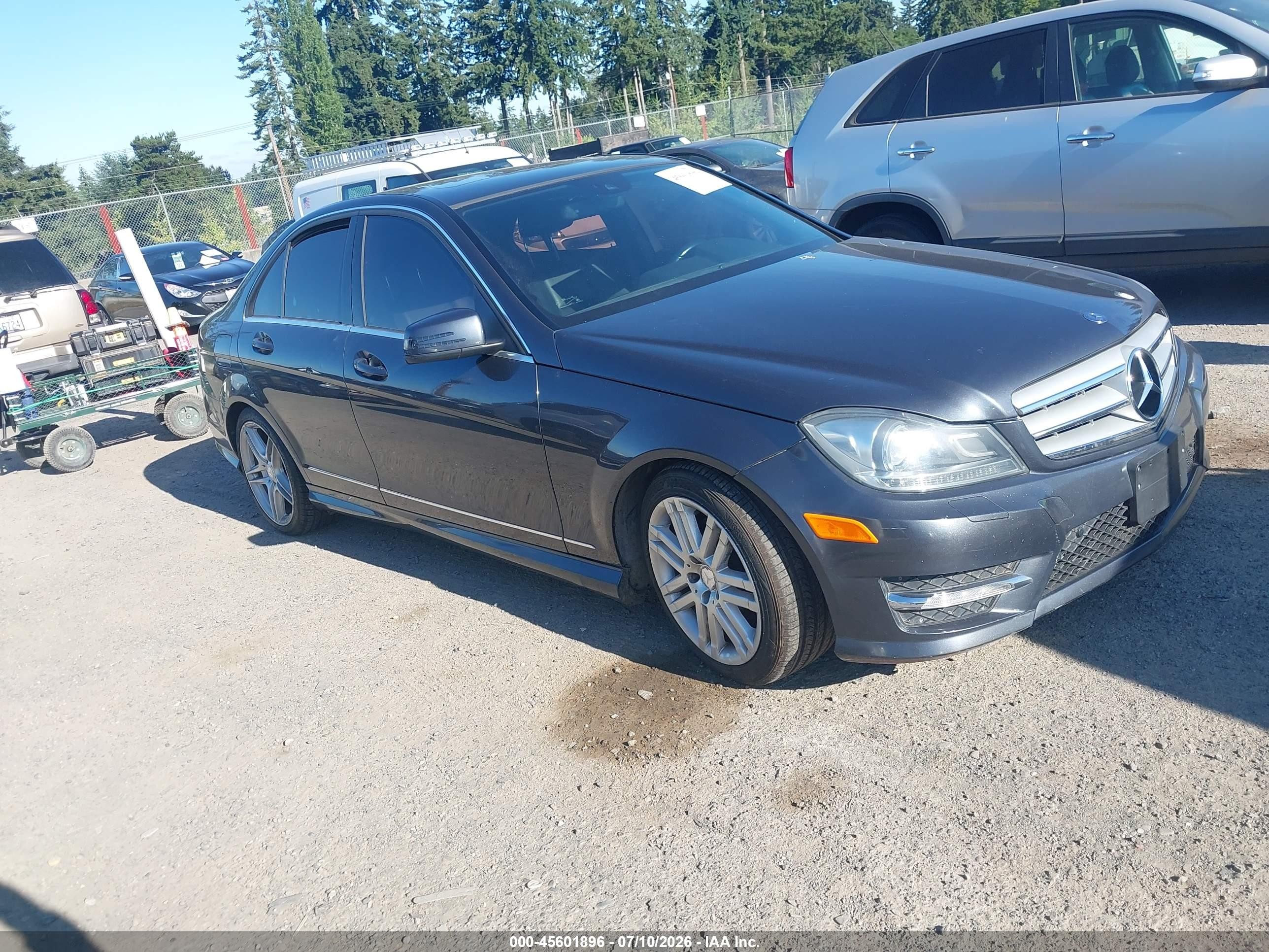 2013 Mercedes-Benz C 250 Sport, VIN WDDGF4HB0DR273781 — Normal wear