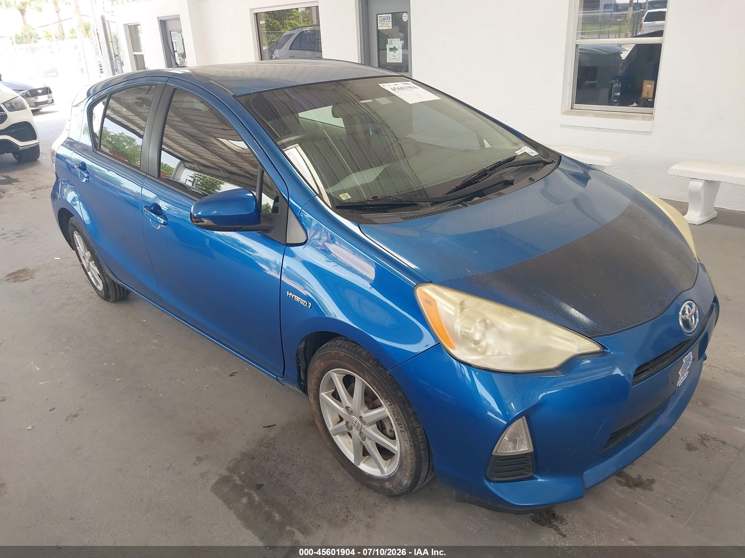 2012 Toyota Prius Two, VIN JTDKDTB31C1525766 — Side