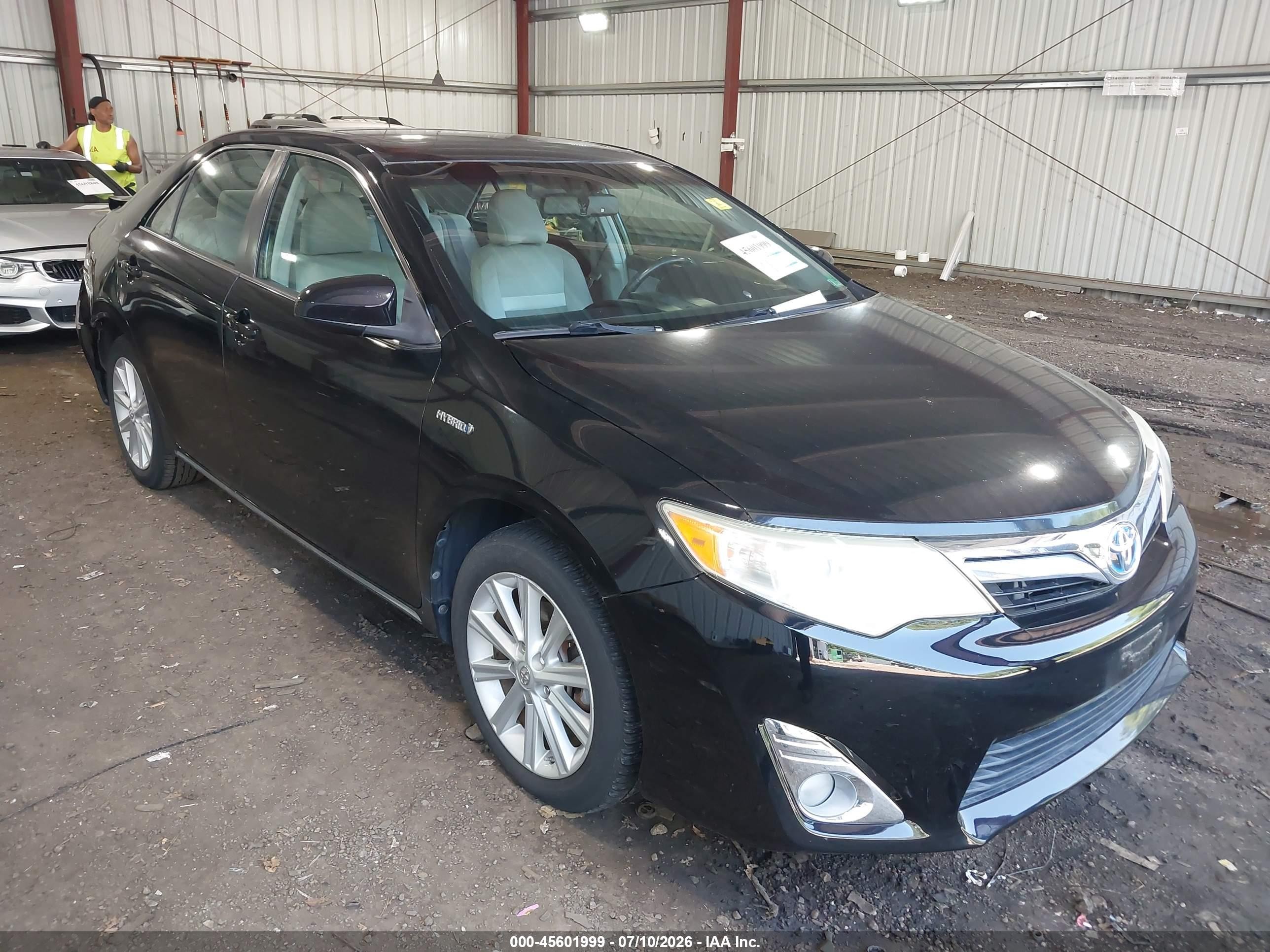 2013 Toyota Camry XLE, VIN 4T1BD1FK7DU076689 — Зад