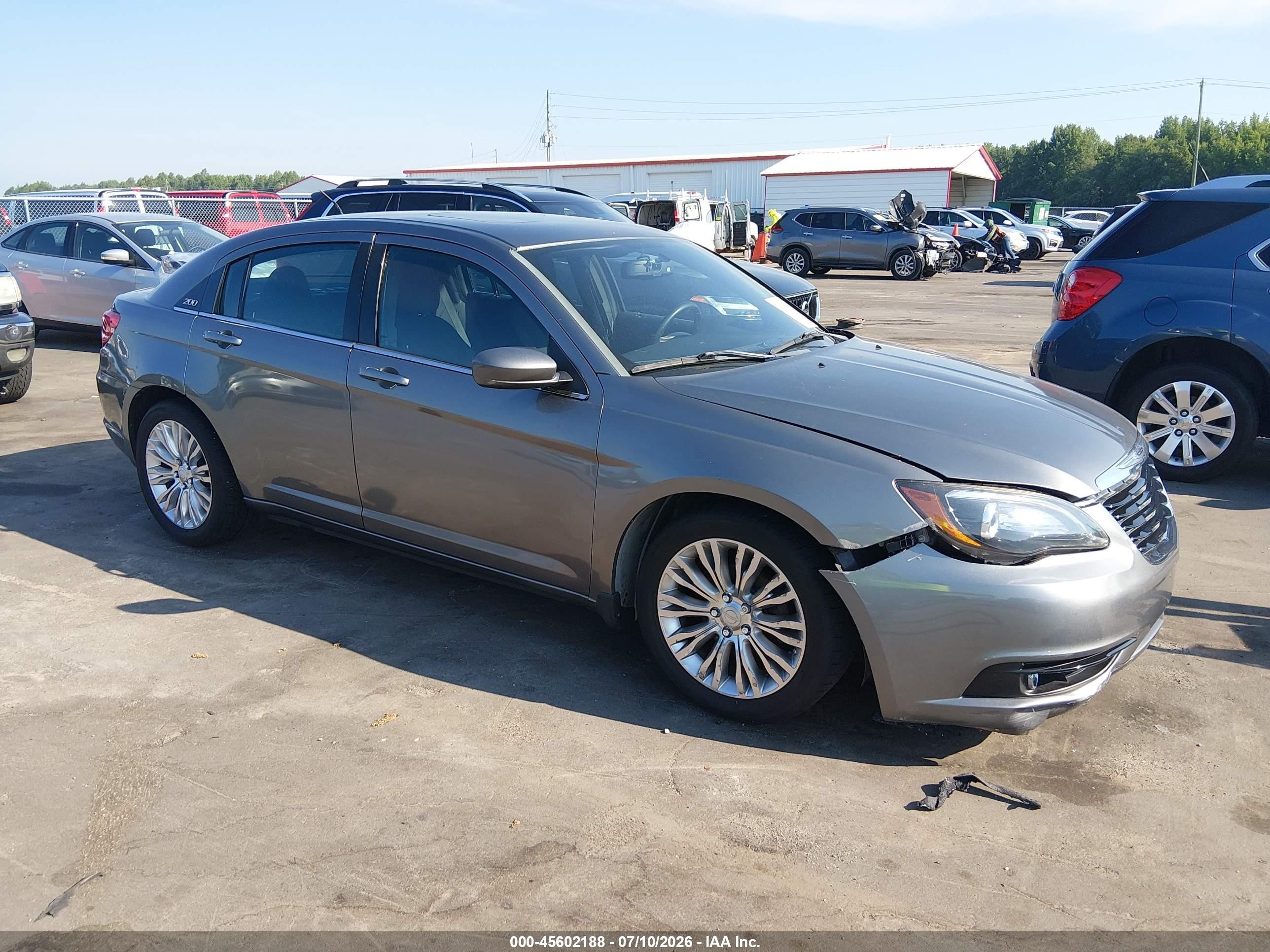 2012 Chrysler 200 Touring, VIN 1C3CCBBG4CN288711 — Front end