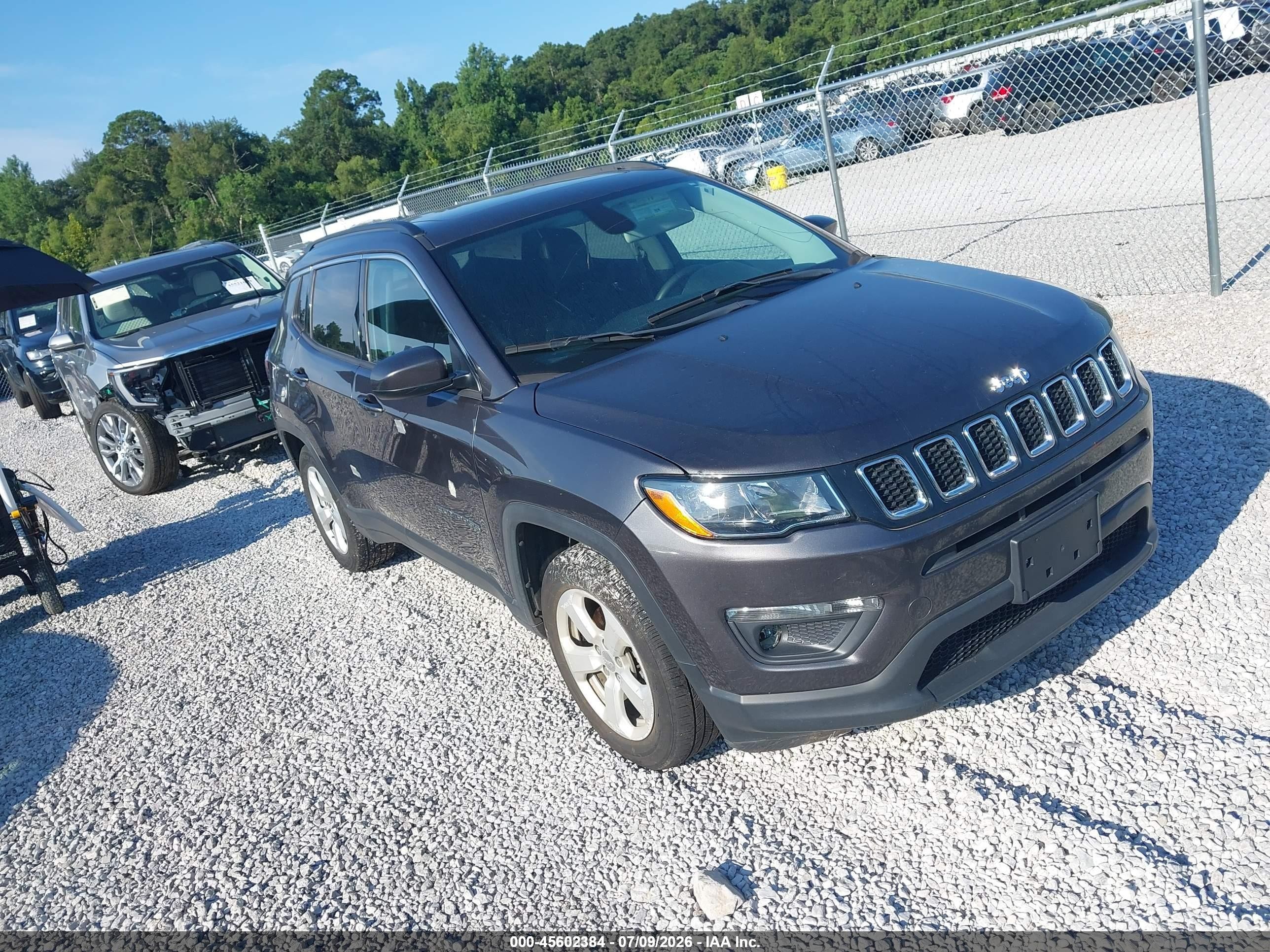 2021 Jeep Compass Latitude, VIN 3C4NJCBB6MT585436 — Side