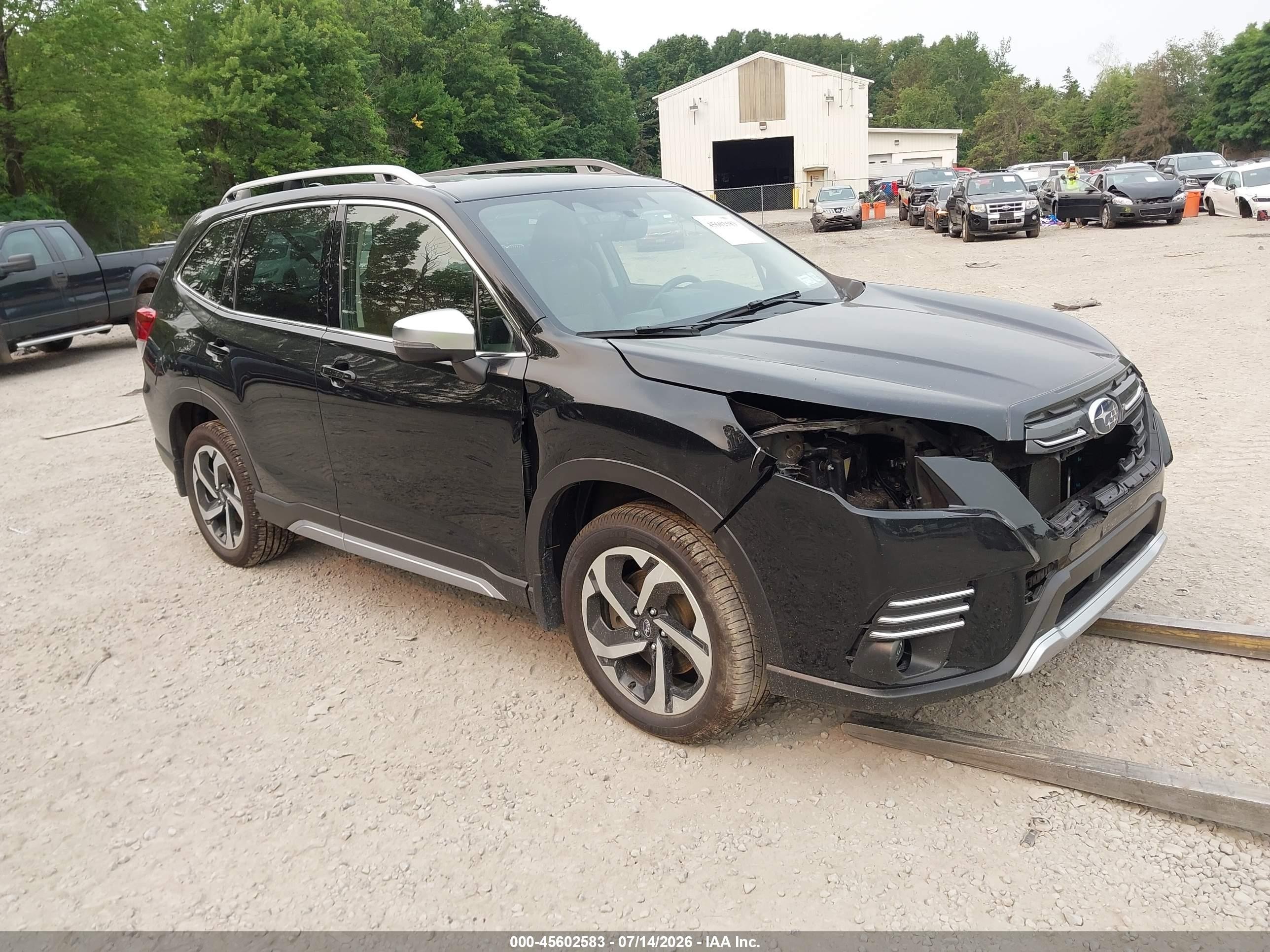 2022 Subaru Forester Touring, VIN JF2SKARC0NH462803 — Front end