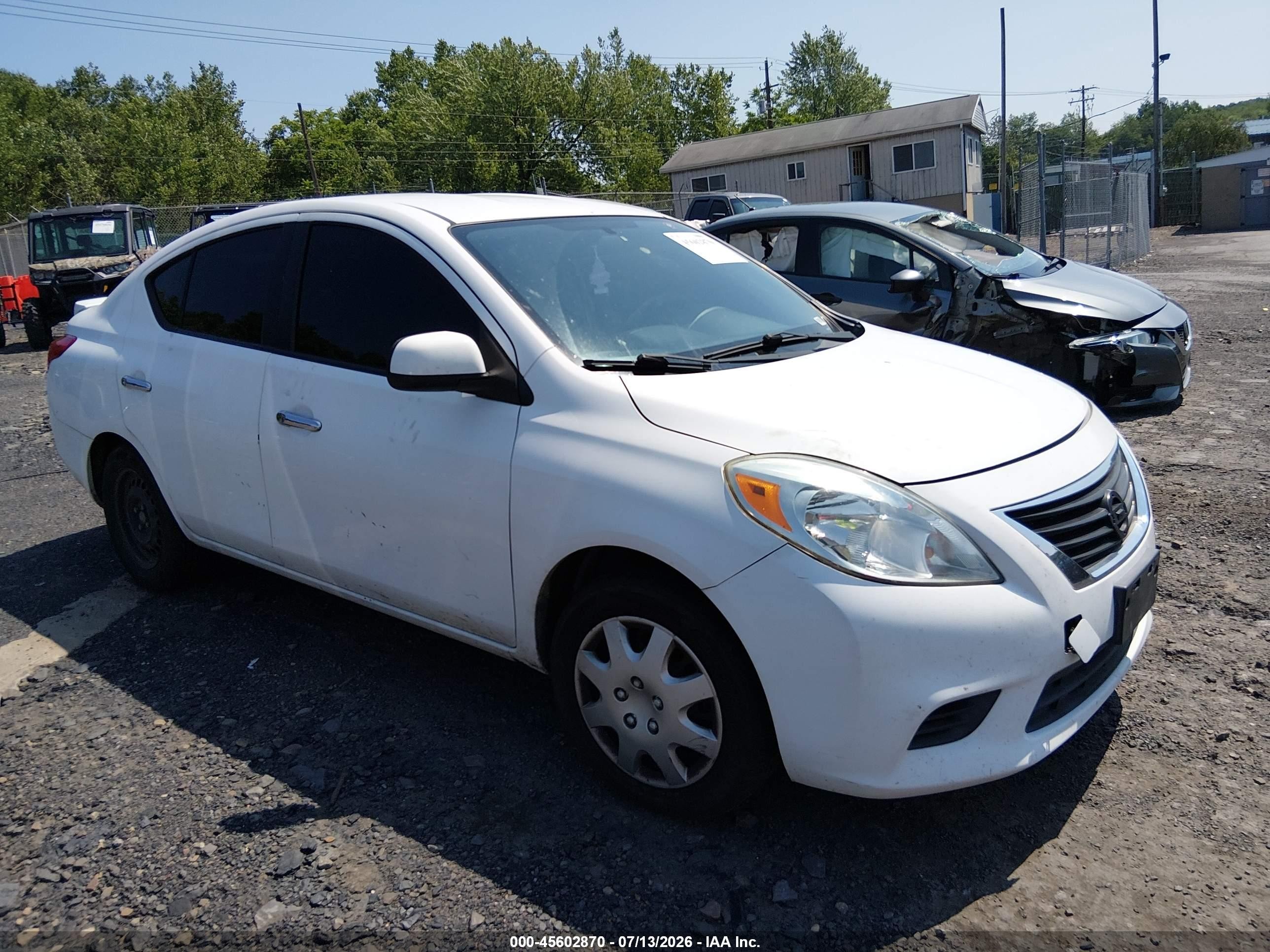 2013 Nissan Versa SV, VIN 3N1CN7AP1DL831098 — Normal wear