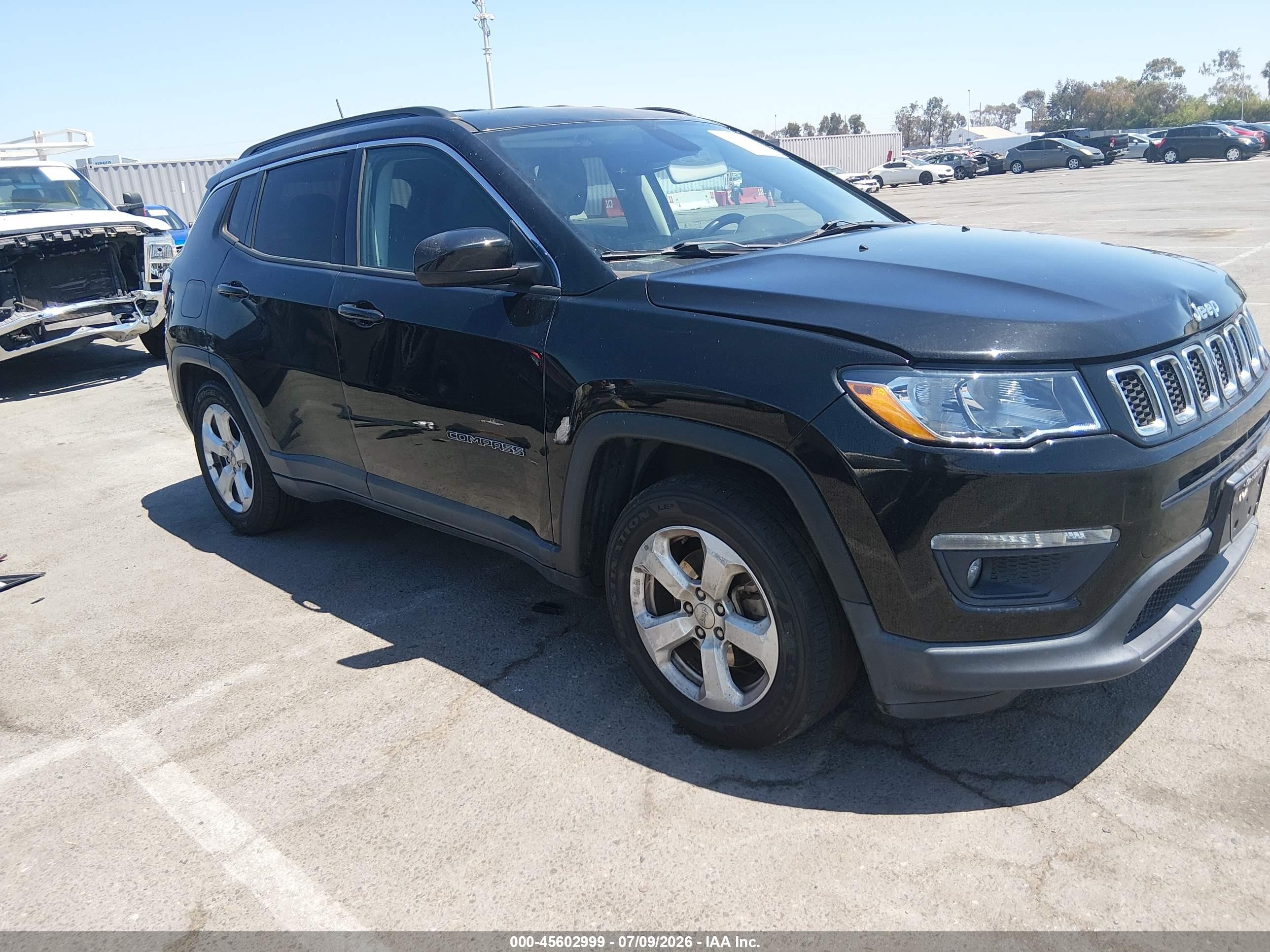 2018 Jeep Compass Latitude, VIN 3C4NJCBBXJT466607 — Rear end