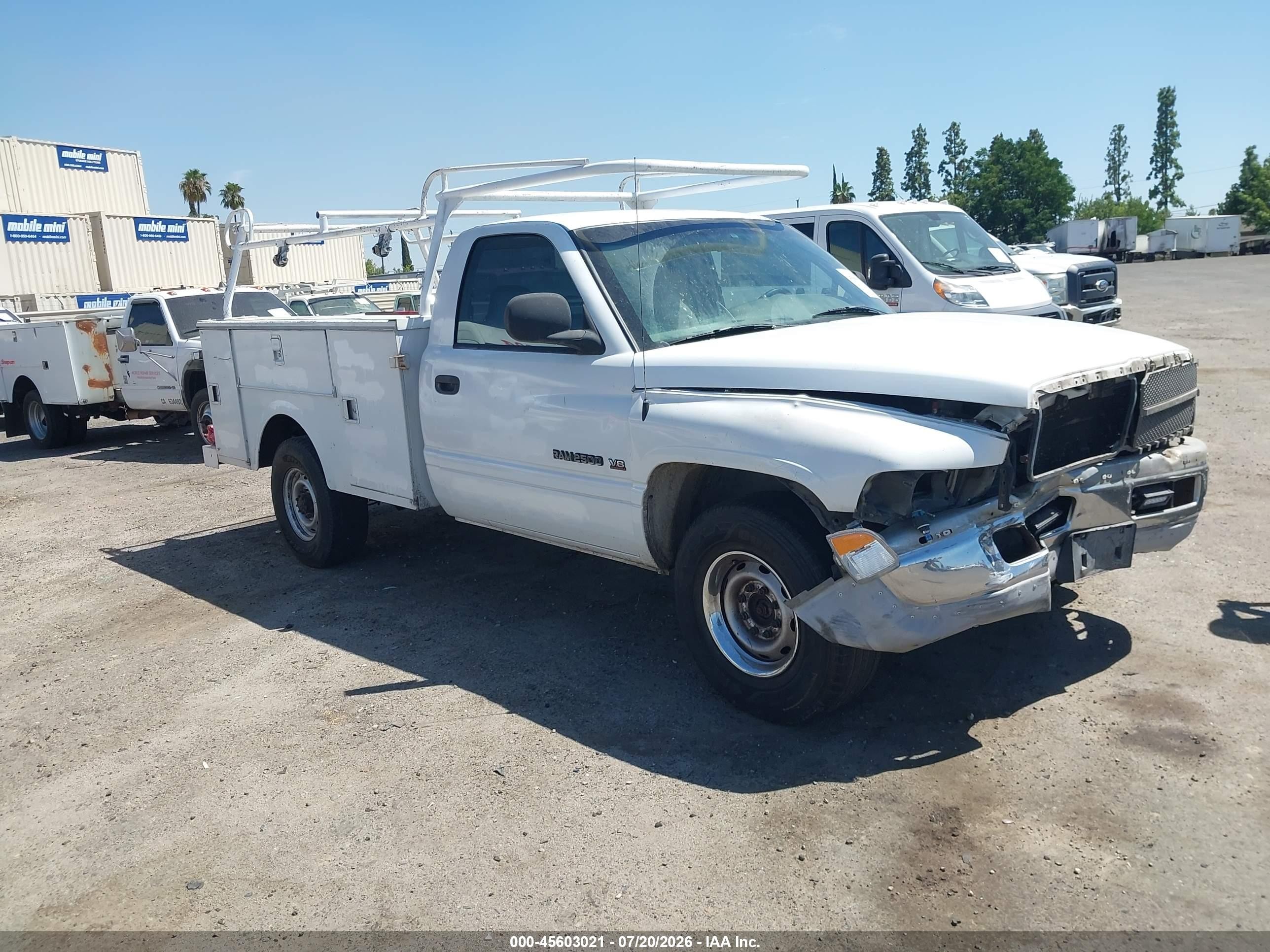 2001 Dodge Ram, VIN 3B6KC26Z81M270940 — Front end