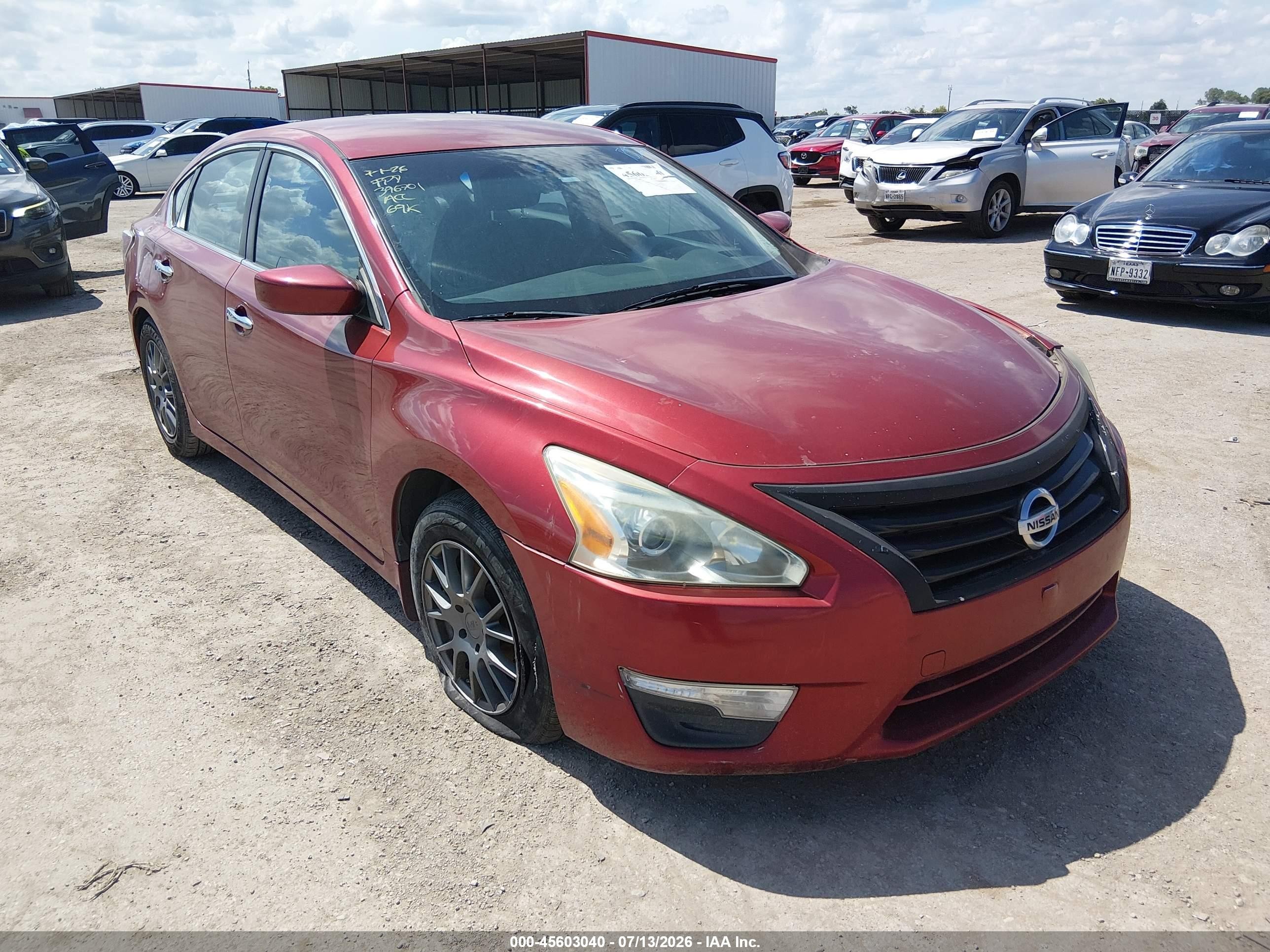 2014 Nissan Altima 2.5, VIN 1N4AL3AP3EN333298 — Front end