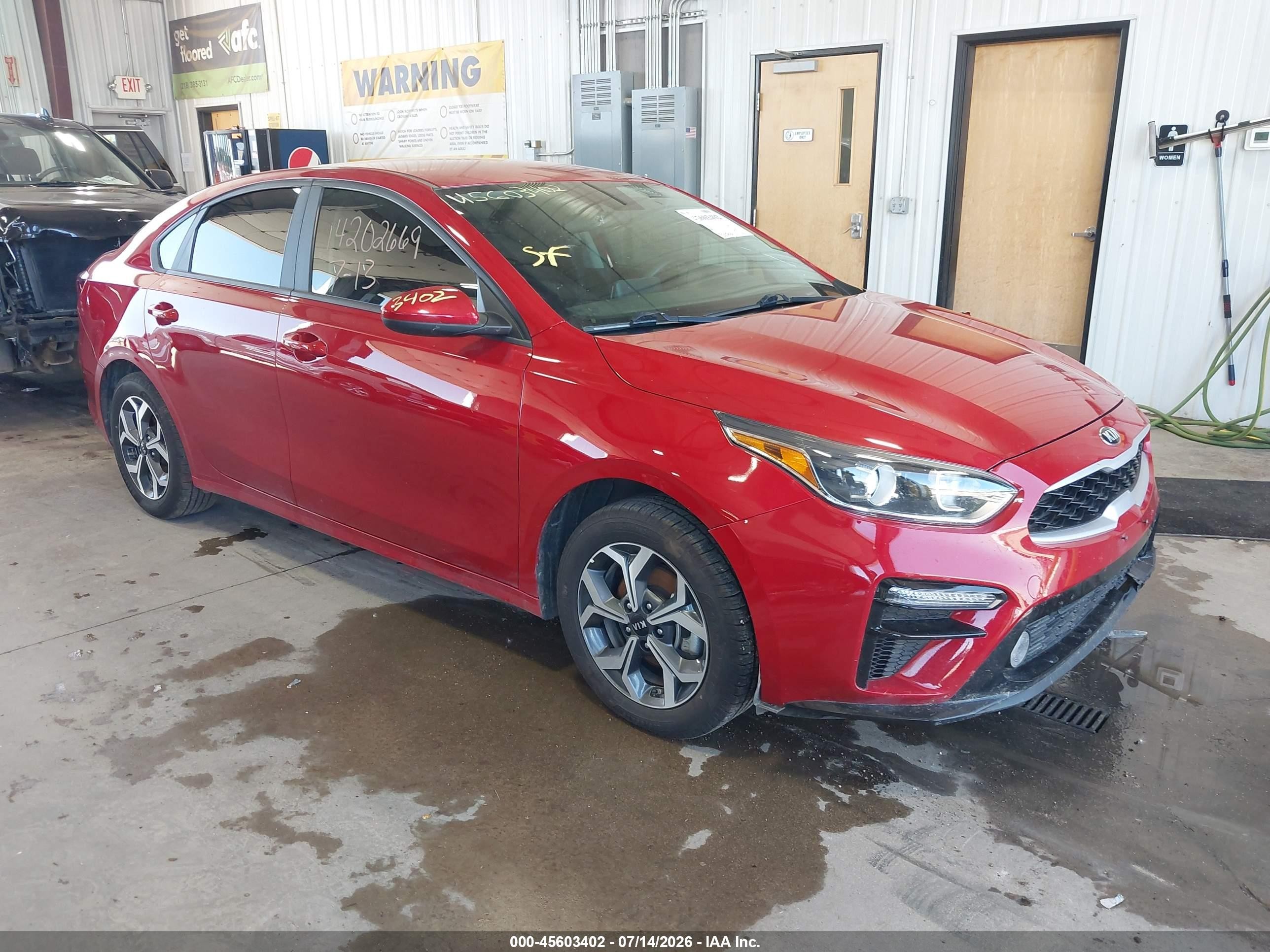 2021 Kia Forte LXS, VIN 3KPF24AD1ME371159 — Front end