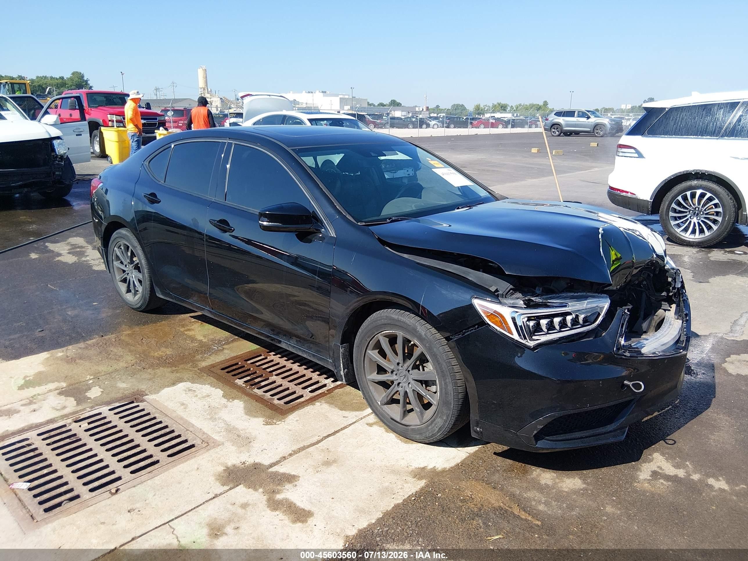 2018 Acura TLX, VIN 19UUB1F36JA008295 — Перед