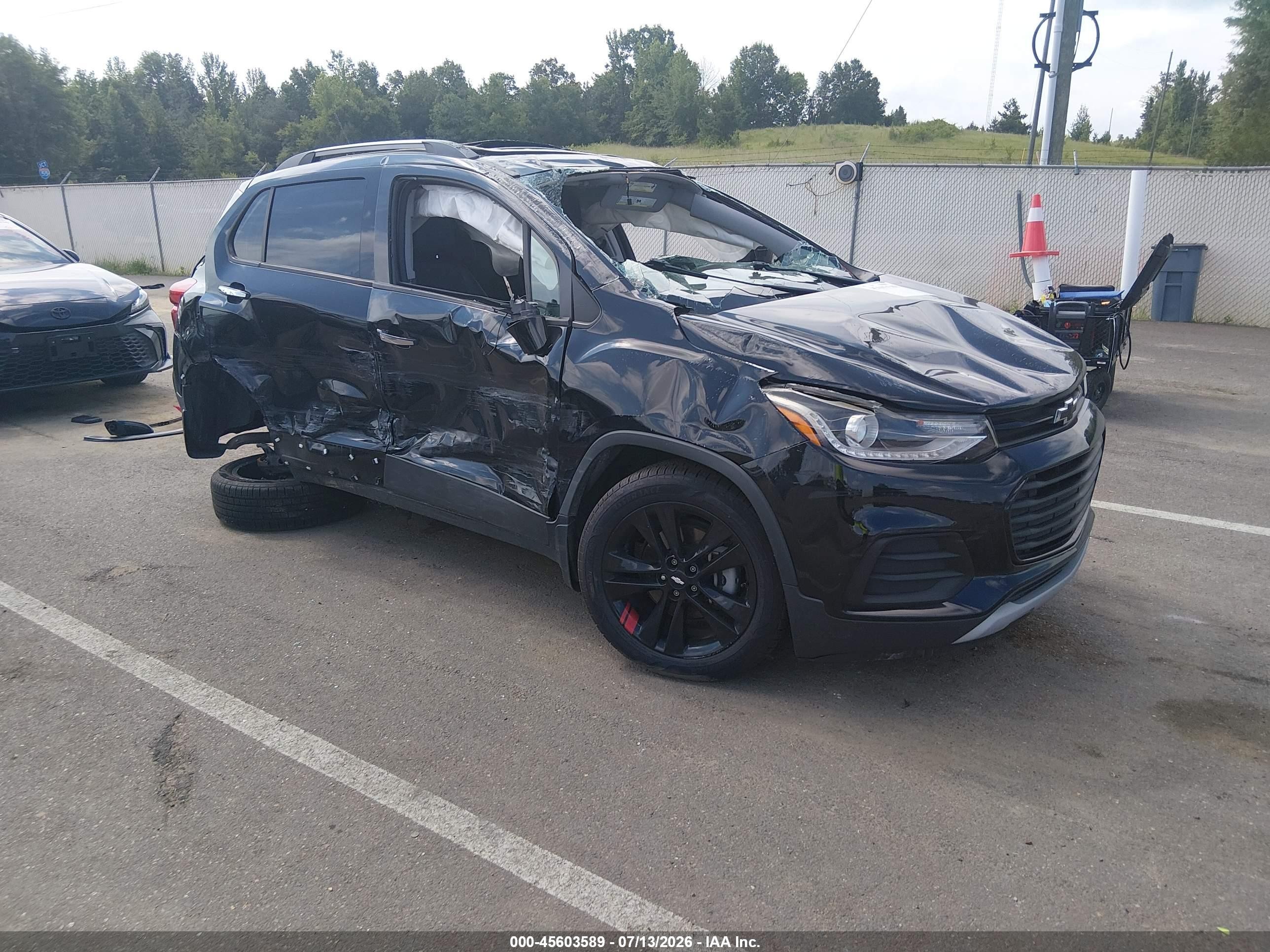 2018 Chevrolet Trax LT, VIN 3GNCJLSB9JL373401 — Бок