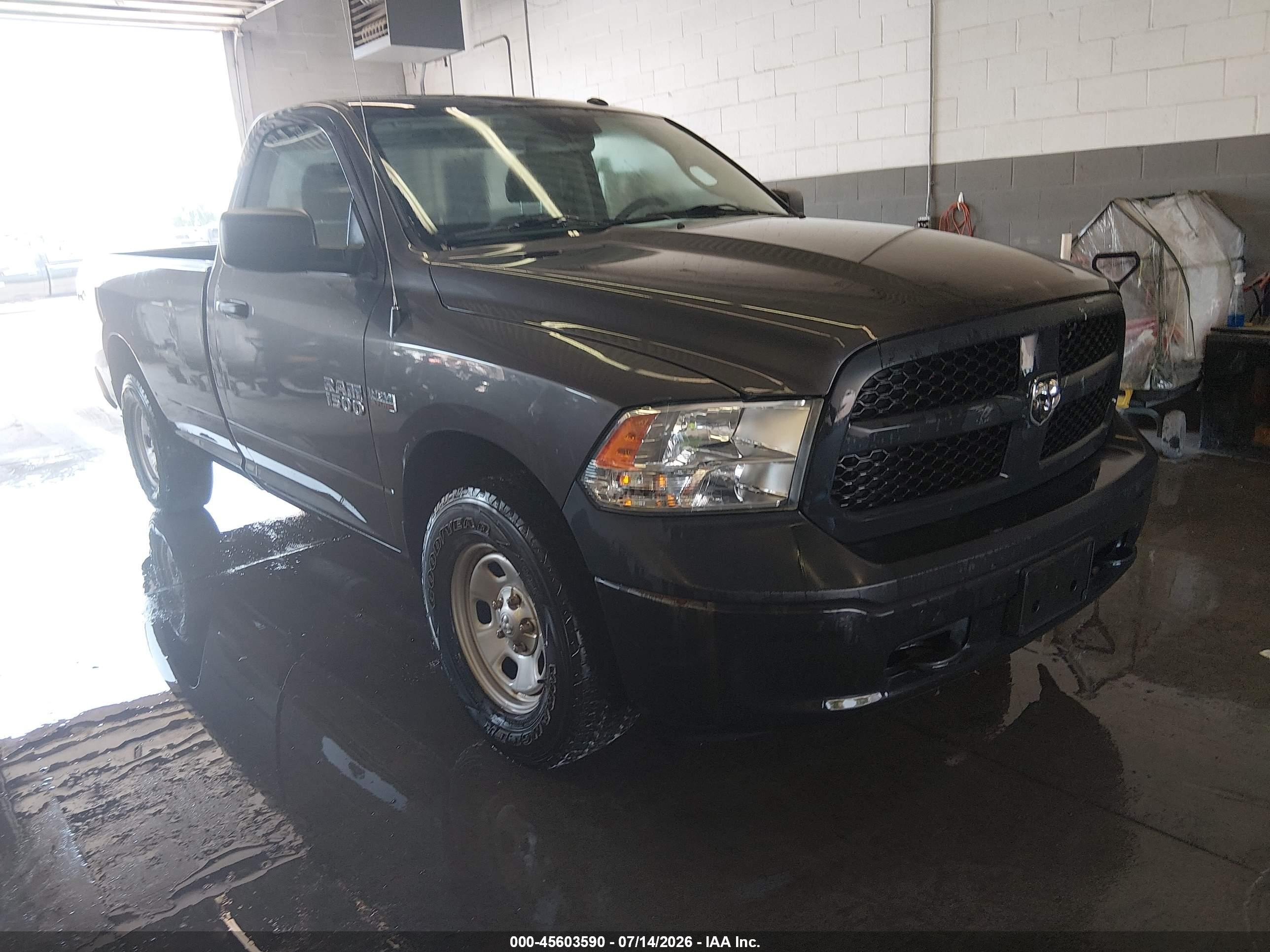 2016 Ram 1500 Tradesman, VIN 3C6JR7DT2GG320490 — Rear end